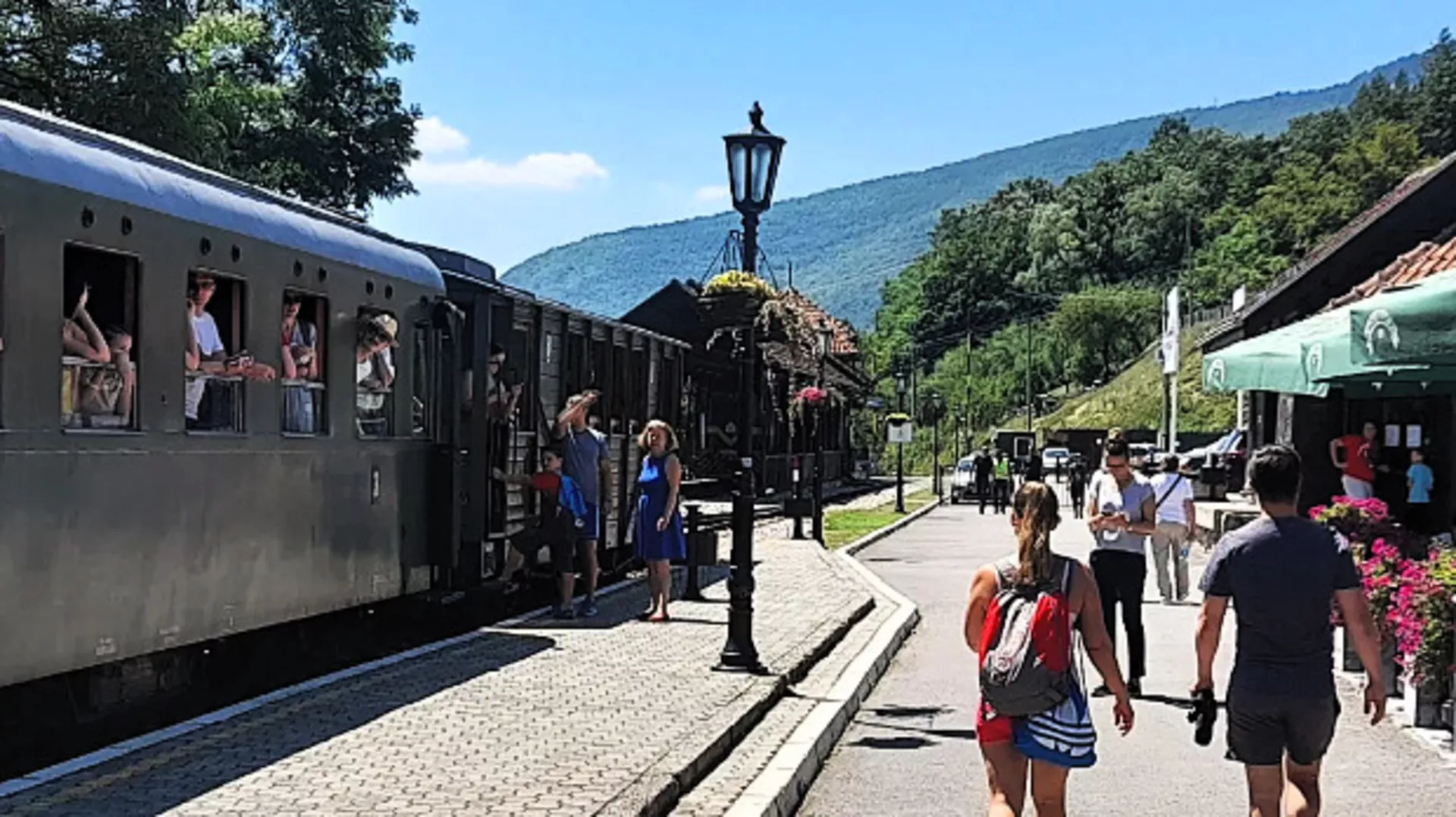 Letnja bašta 202: Šarganskom osmicom