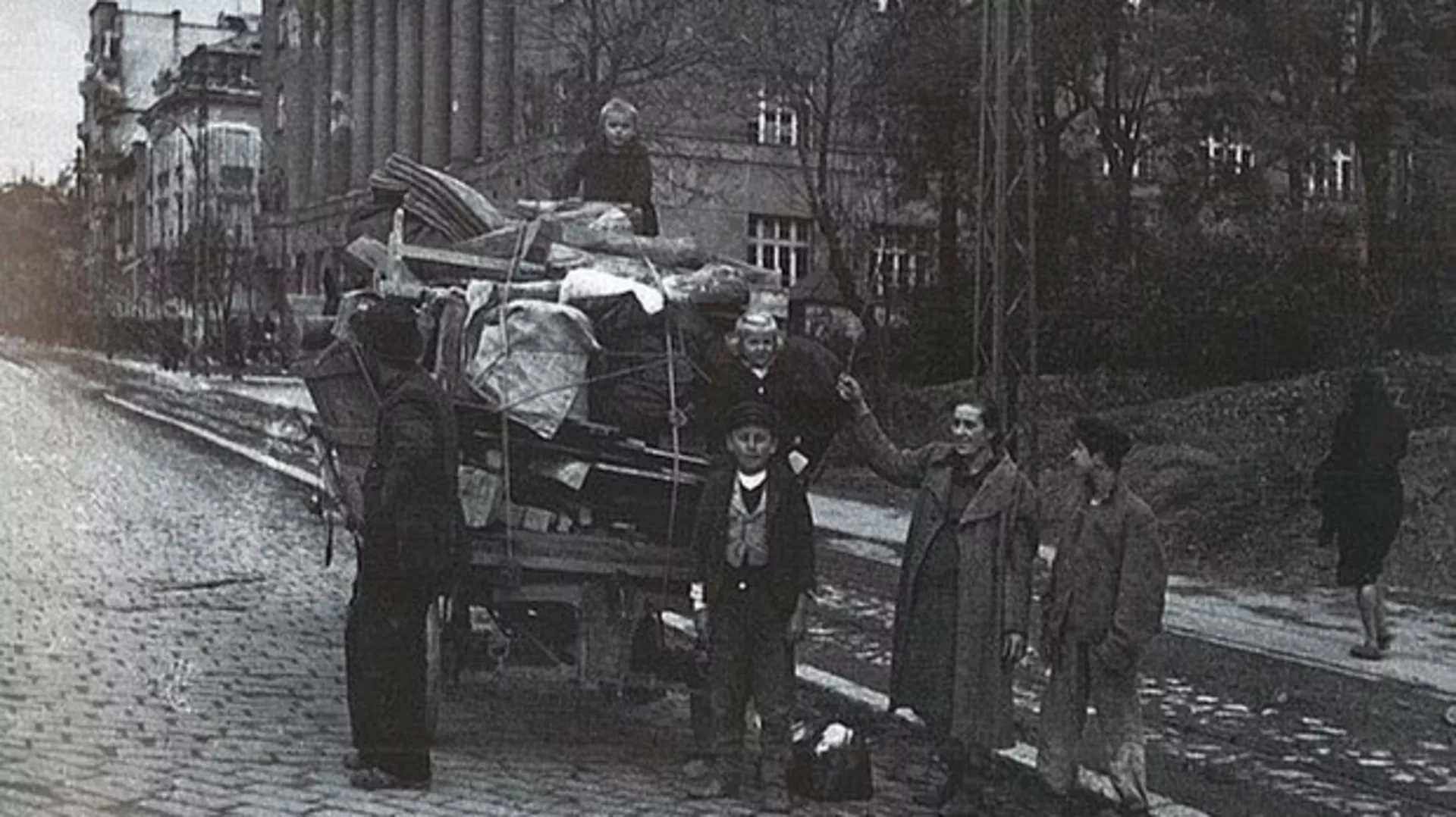 Život u okupiranom Beogradu 1941-1944: Godina poslednja 7-7 (R)
