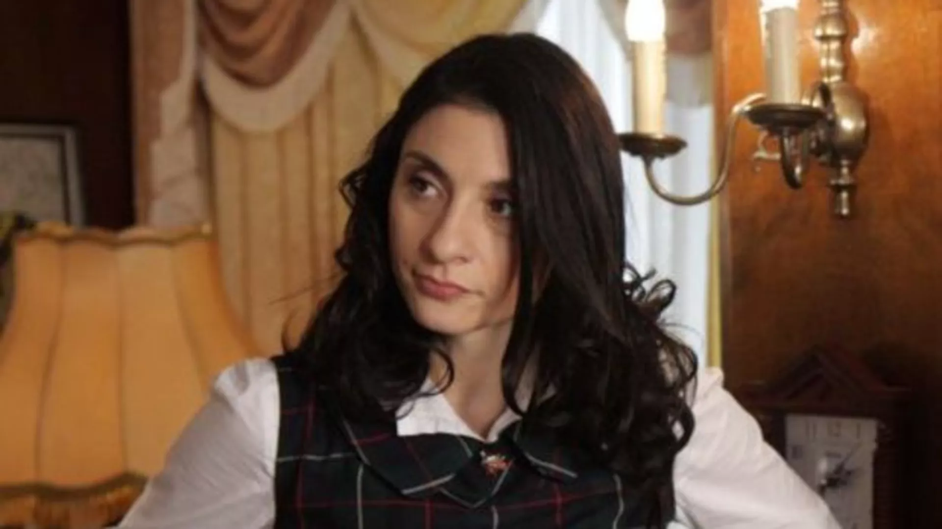 Село гори а баба се чешља