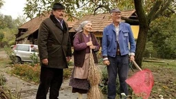 Село гори а баба се чешља