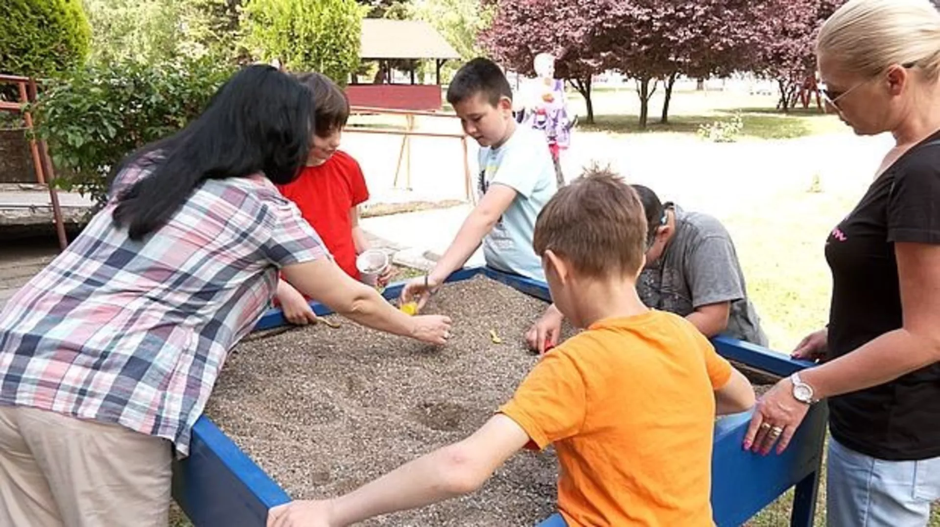 Инклузија: Укључи ме у свој свет (R)