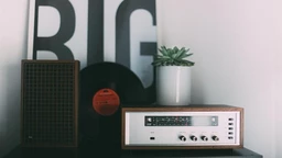 Невидљиви људи: Емисија о радију и радиофонском стваралаштву