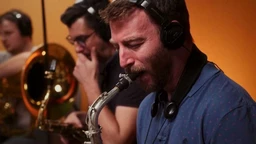 Николов / Ивановић:  Undektet – Дистопија (R)