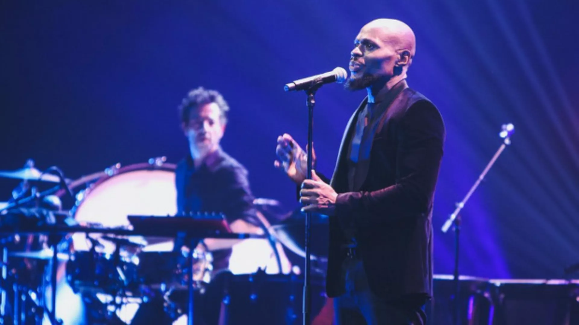 Кери Џејмс: Потрага једног песника (R)