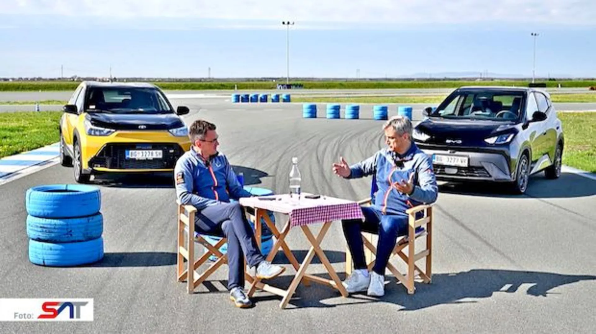 SAT: Kafanska rasprava – šta je bolje u gradu, hibrid ili struja?