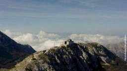 Свевременик Његош: Заветна капела, 2. део