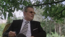 Тито између истока и запада, документарно играна серија