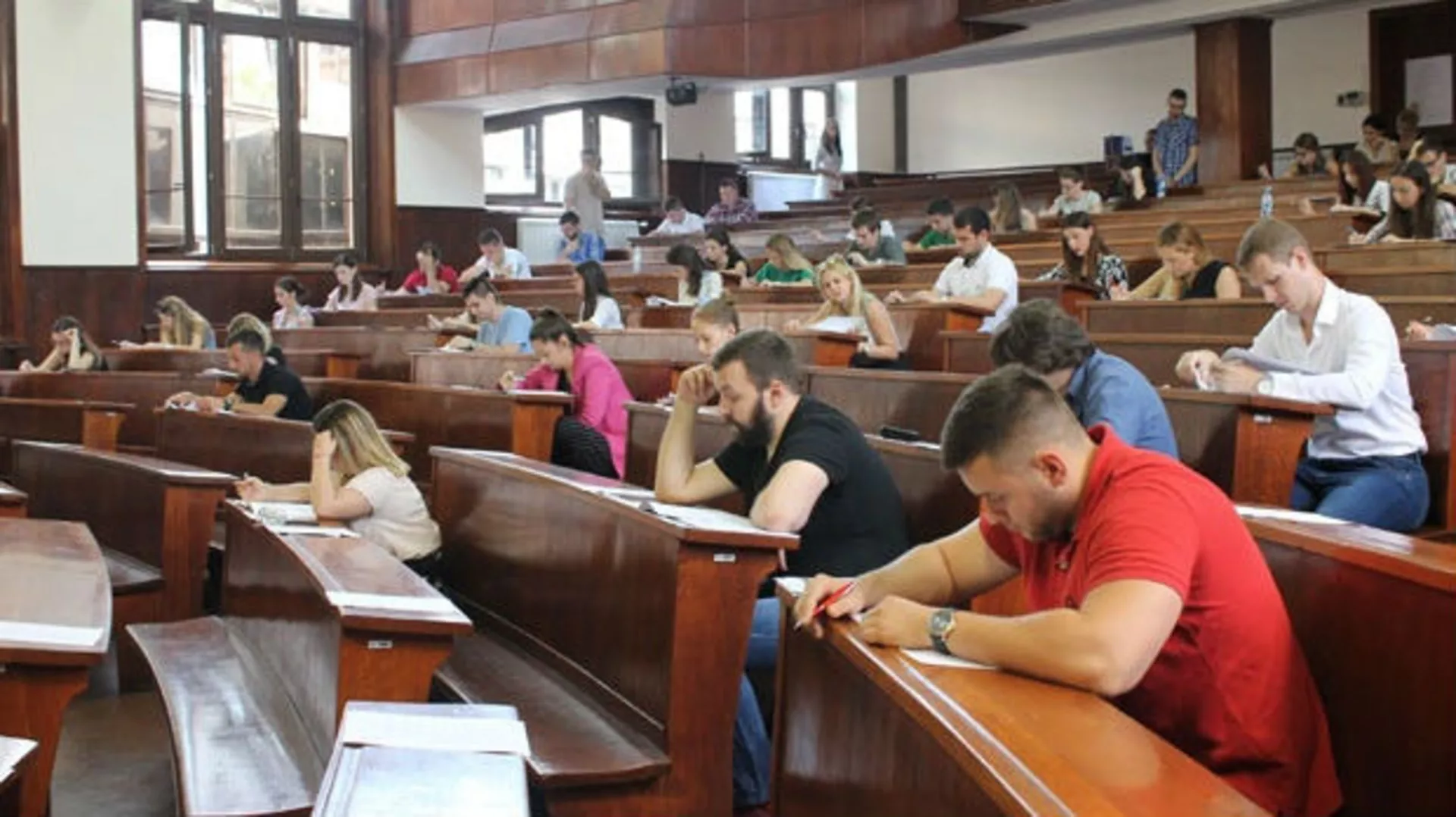 На три воде: Јутарњи програм из три студија