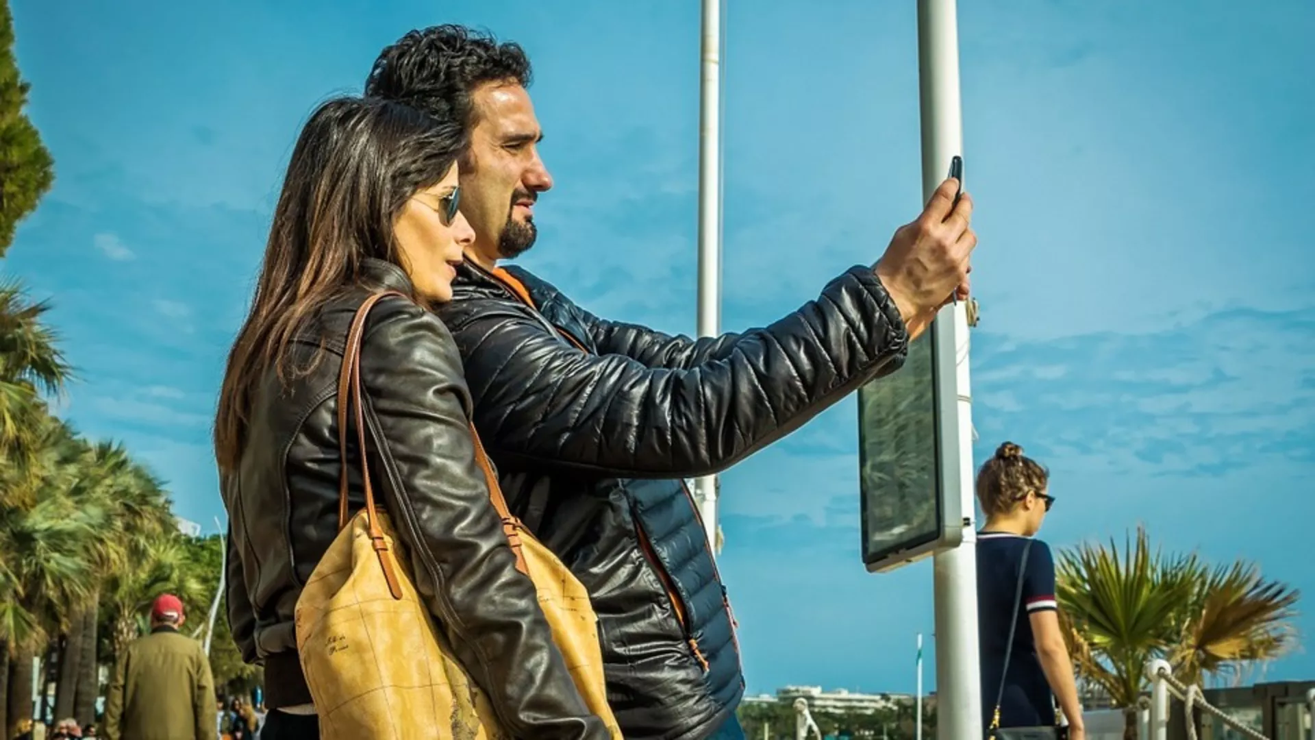 Letnja bašta popodne – Instagram i realnost