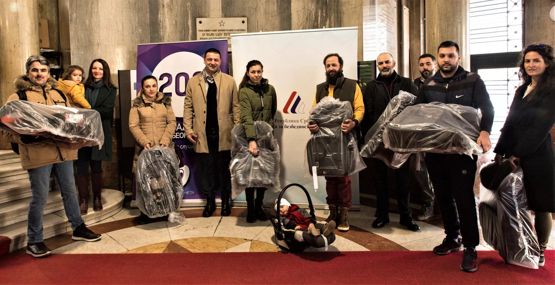 Auto-sedišta za slušaoce Dvestadvojke