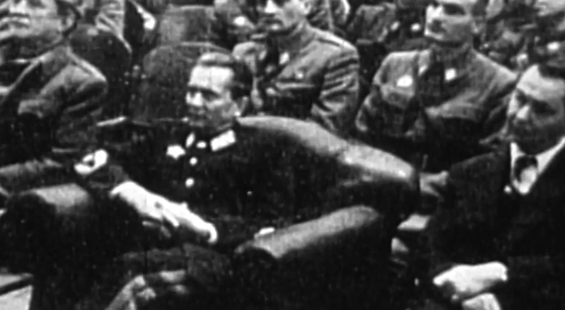 Tito: Crveno i crno – Boljševički eksperiment