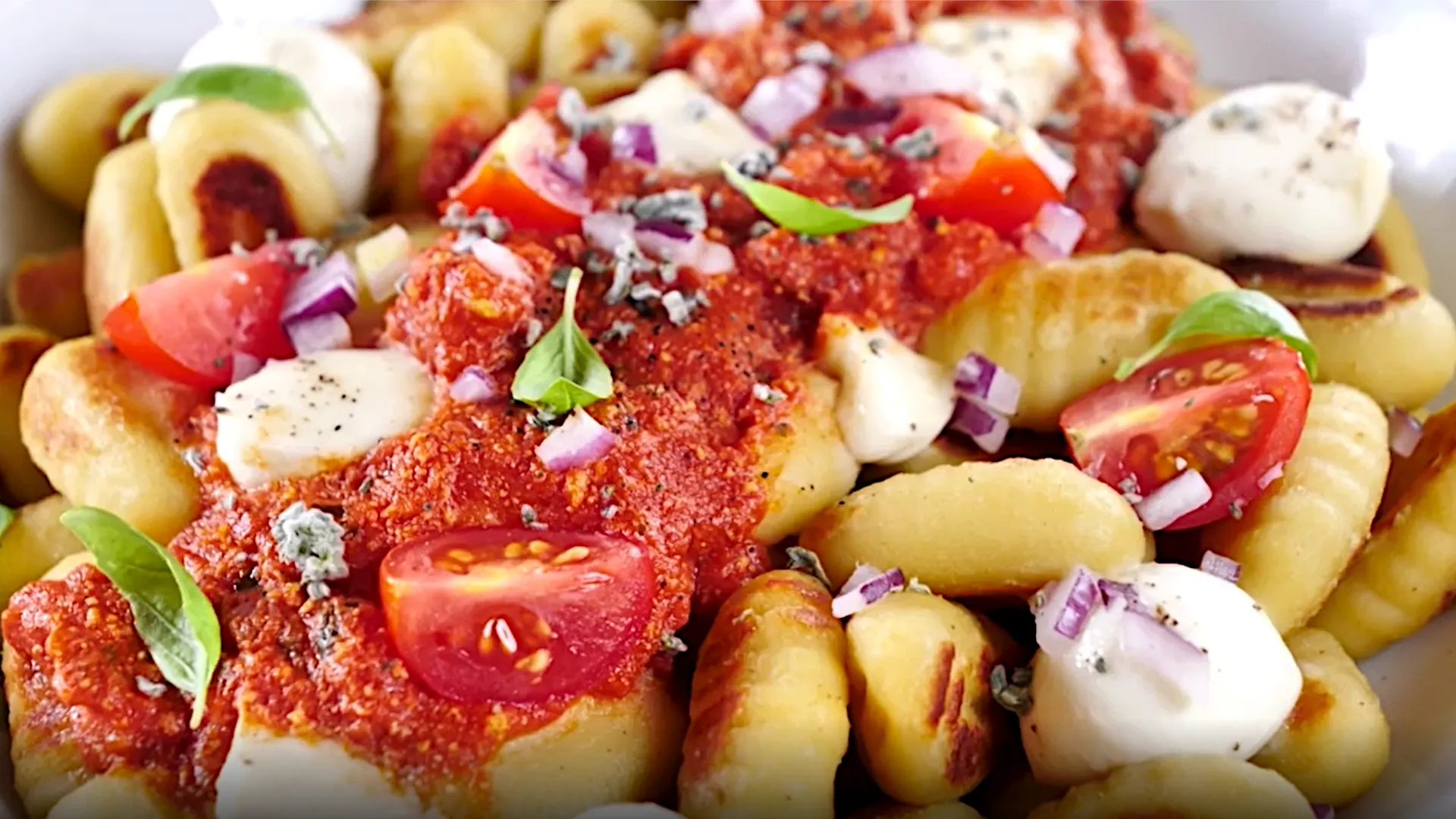 Gastronomad: Domaće njoke sa kobasicama i mocarelom