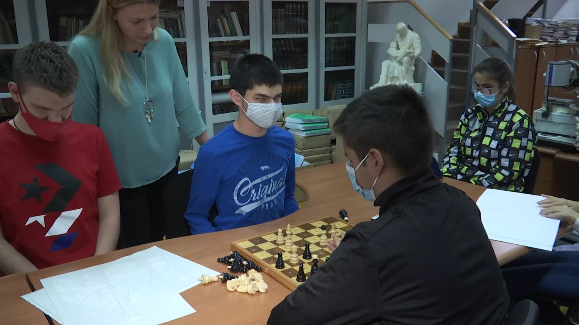 Biti poseban ali isti