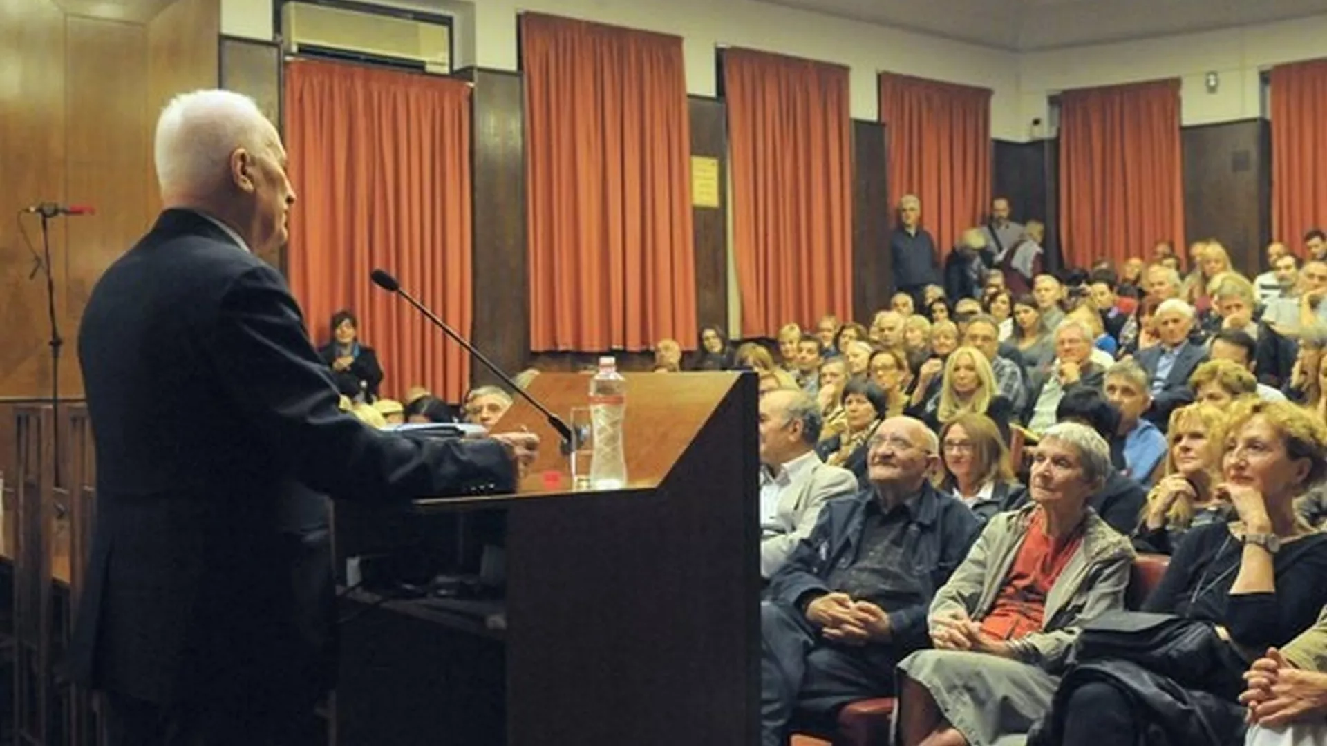 S pesnikom u podne – Matija Bećković