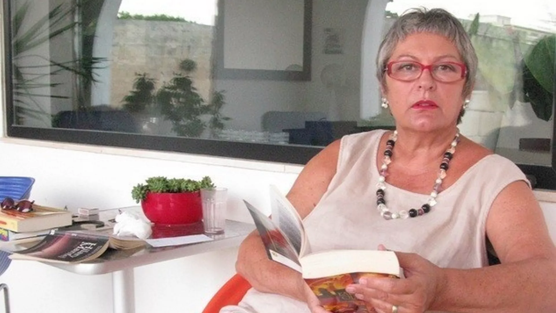 Beskrajni plavi krug – Sonja Besford