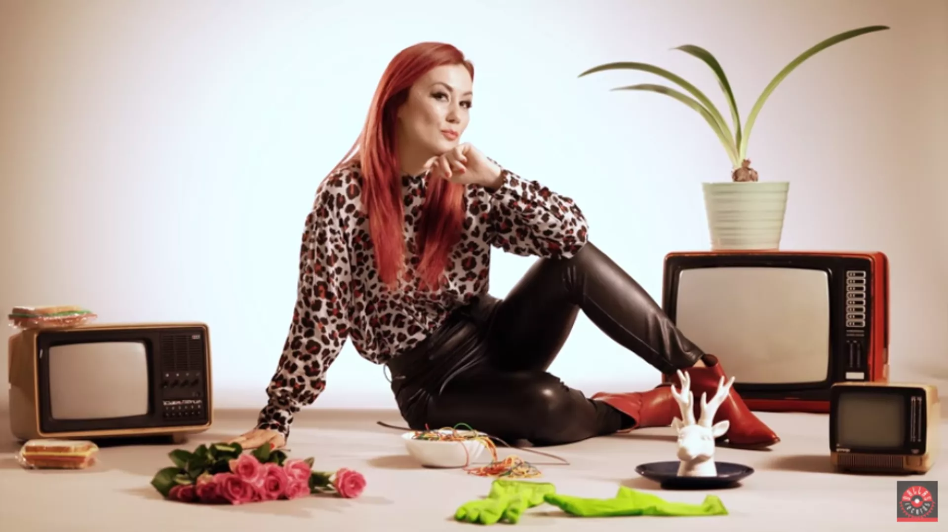 NIKOLINA TOMLjANOVIĆ - Danas je ljubav