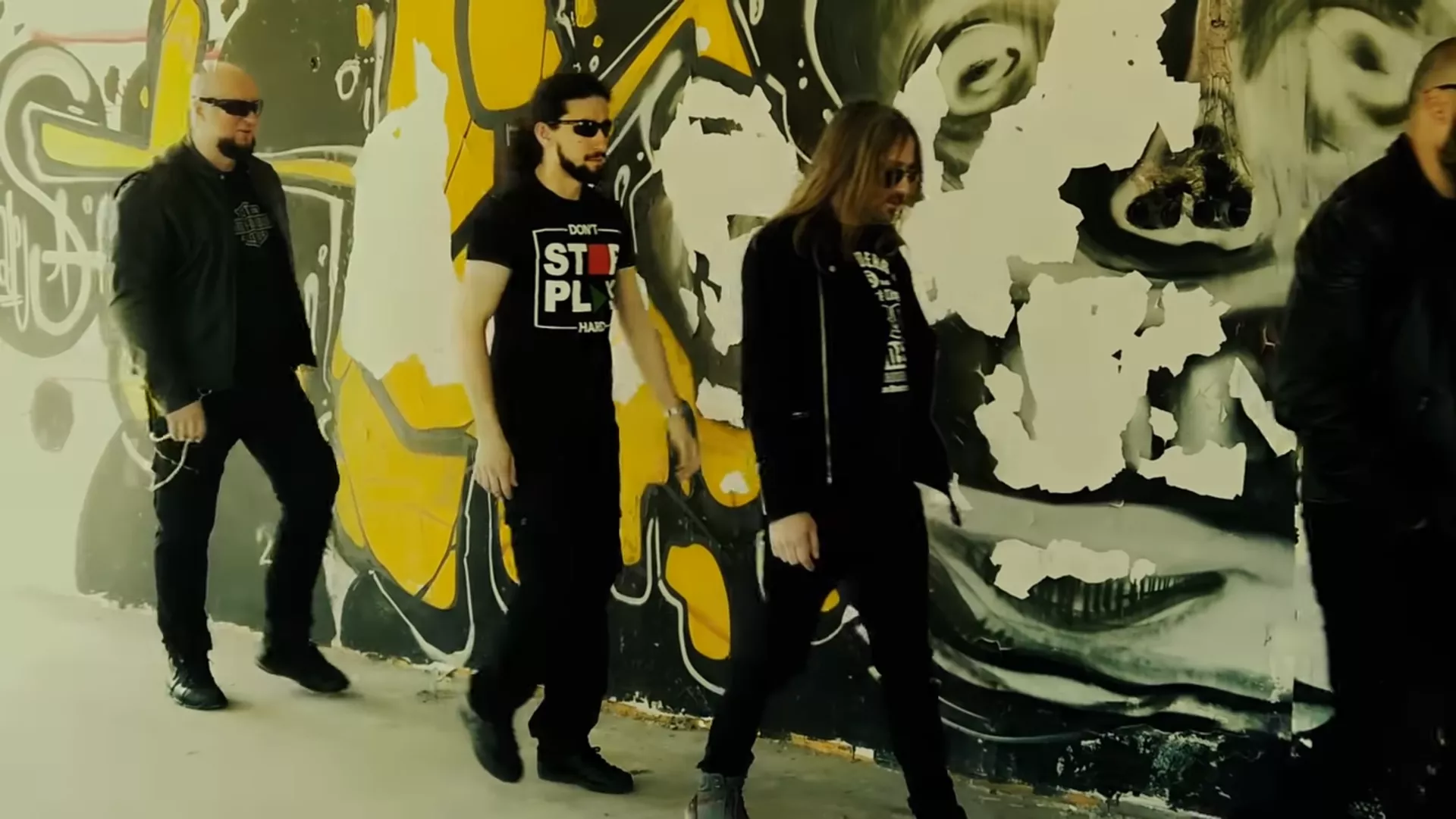 KOMUNA - Bože čuvaj moju braću