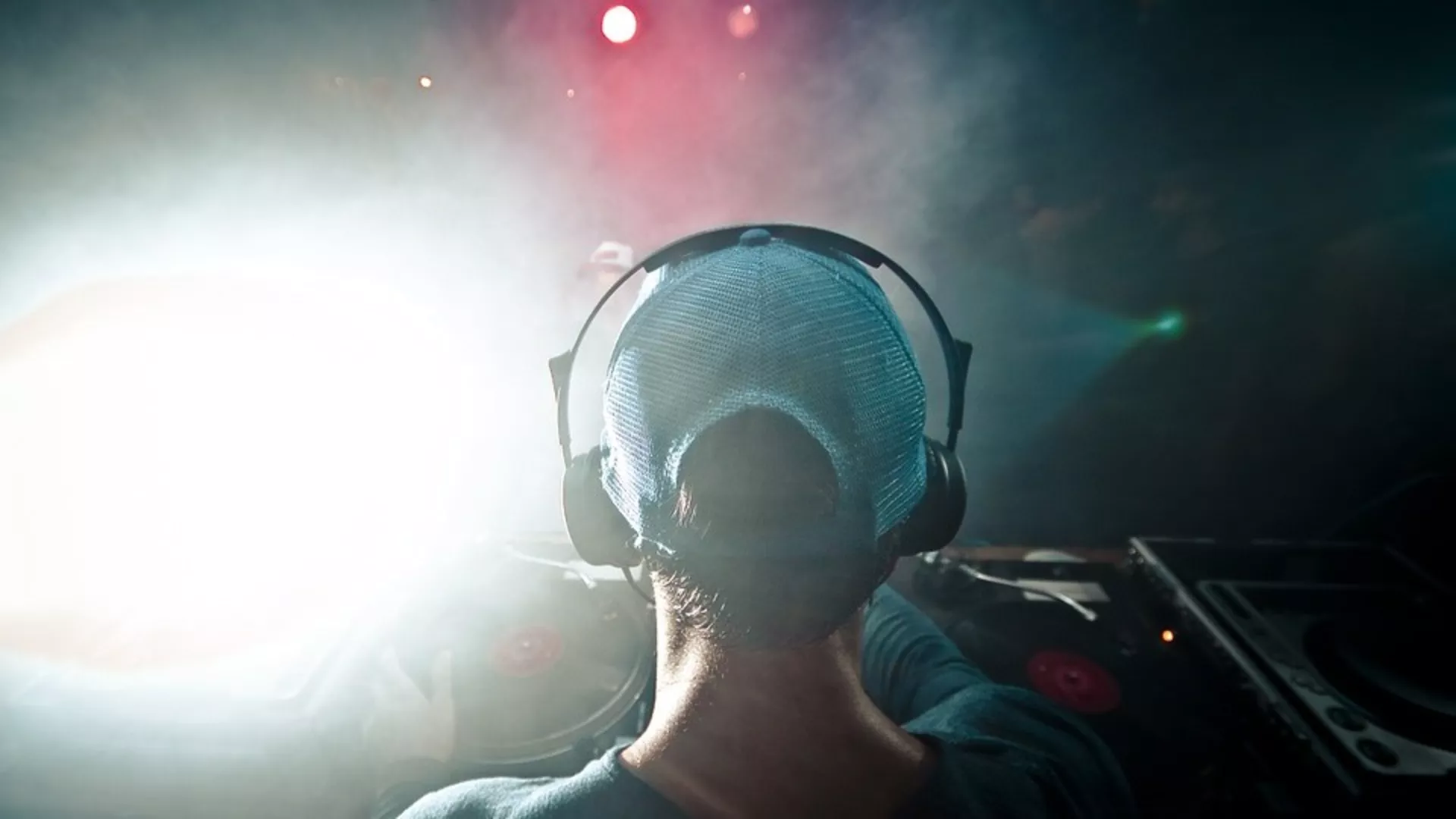 Летња башта преподне – Музички детективи (2. 9. 2019.)