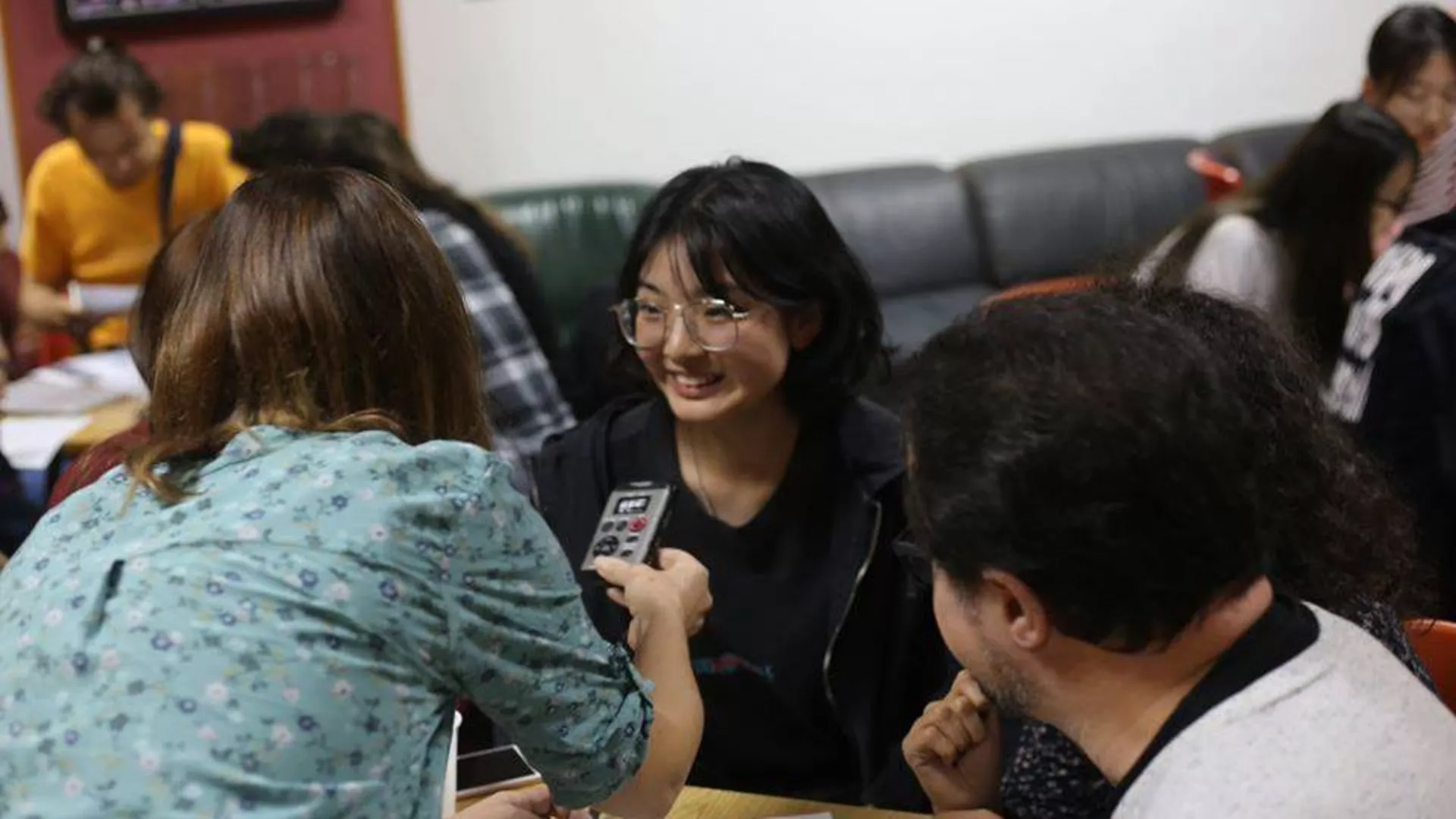 Правац 202 – Странци и српски сленг