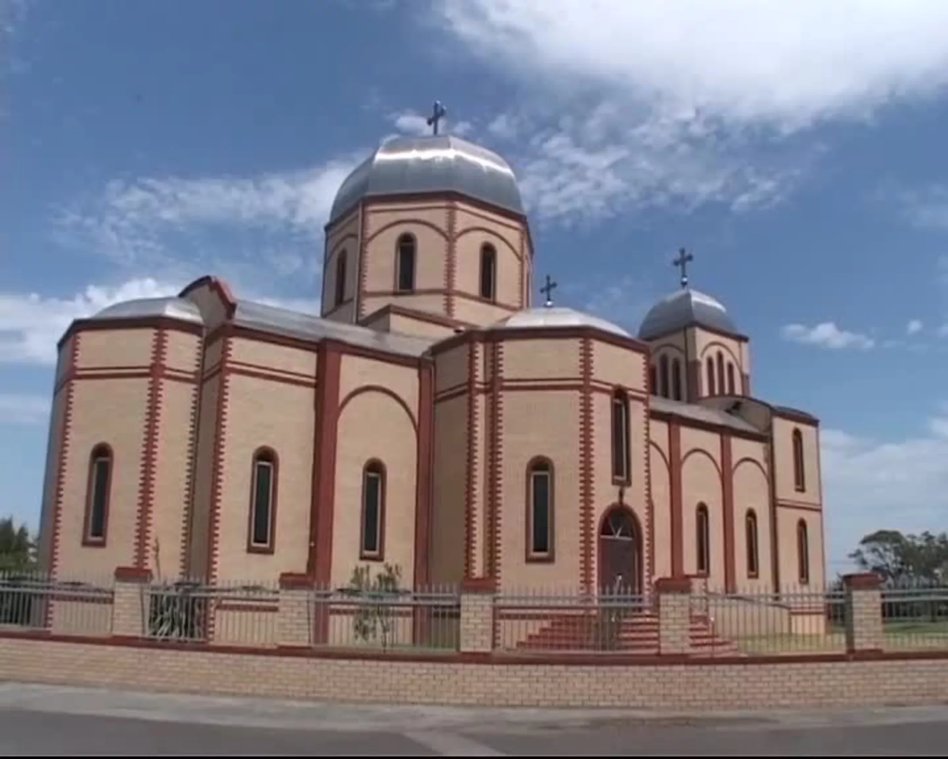 Срби и СПЦ у расејању – Храмови
