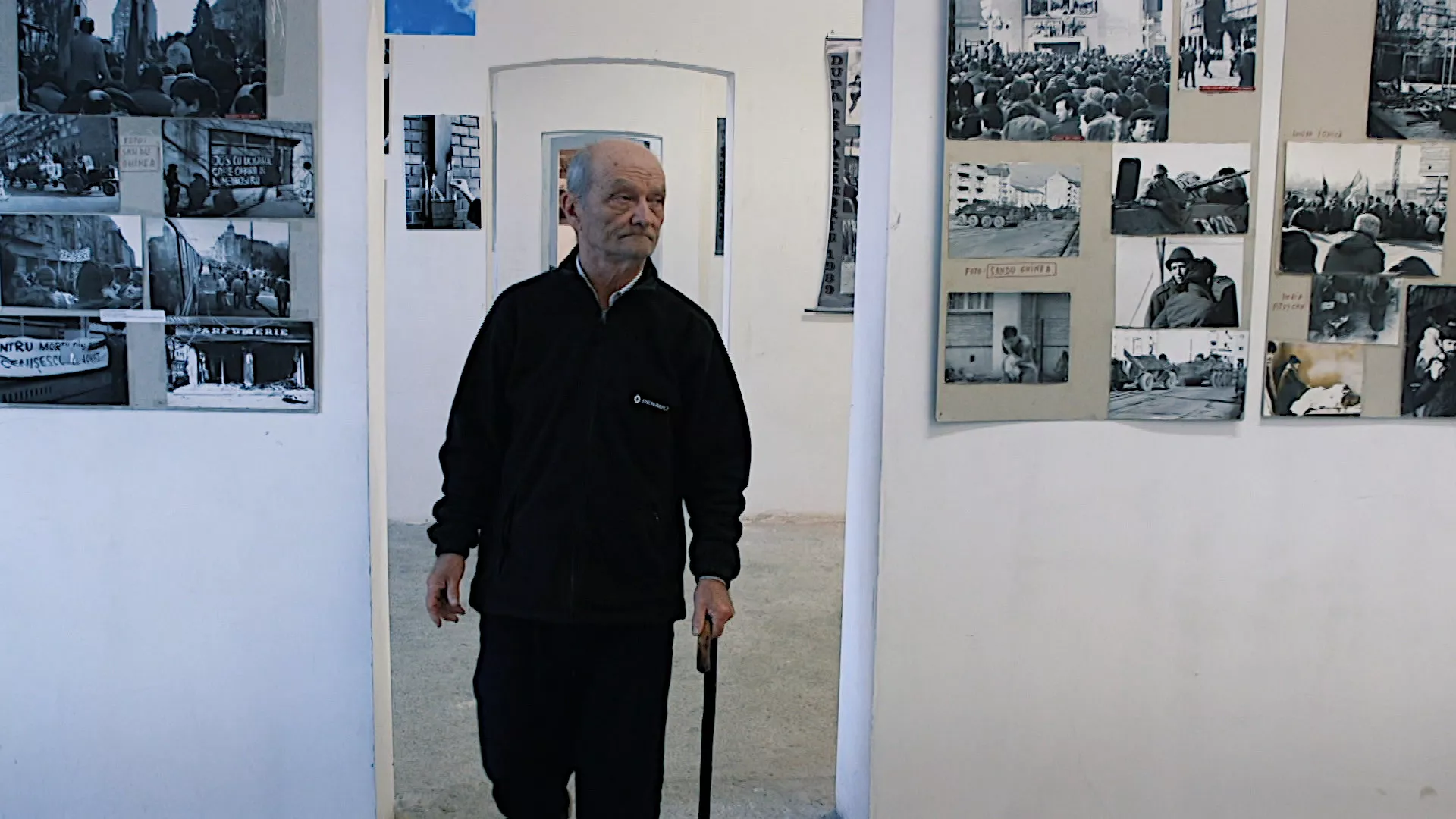Пад Чаушескуа, представа са певањем и пуцањем