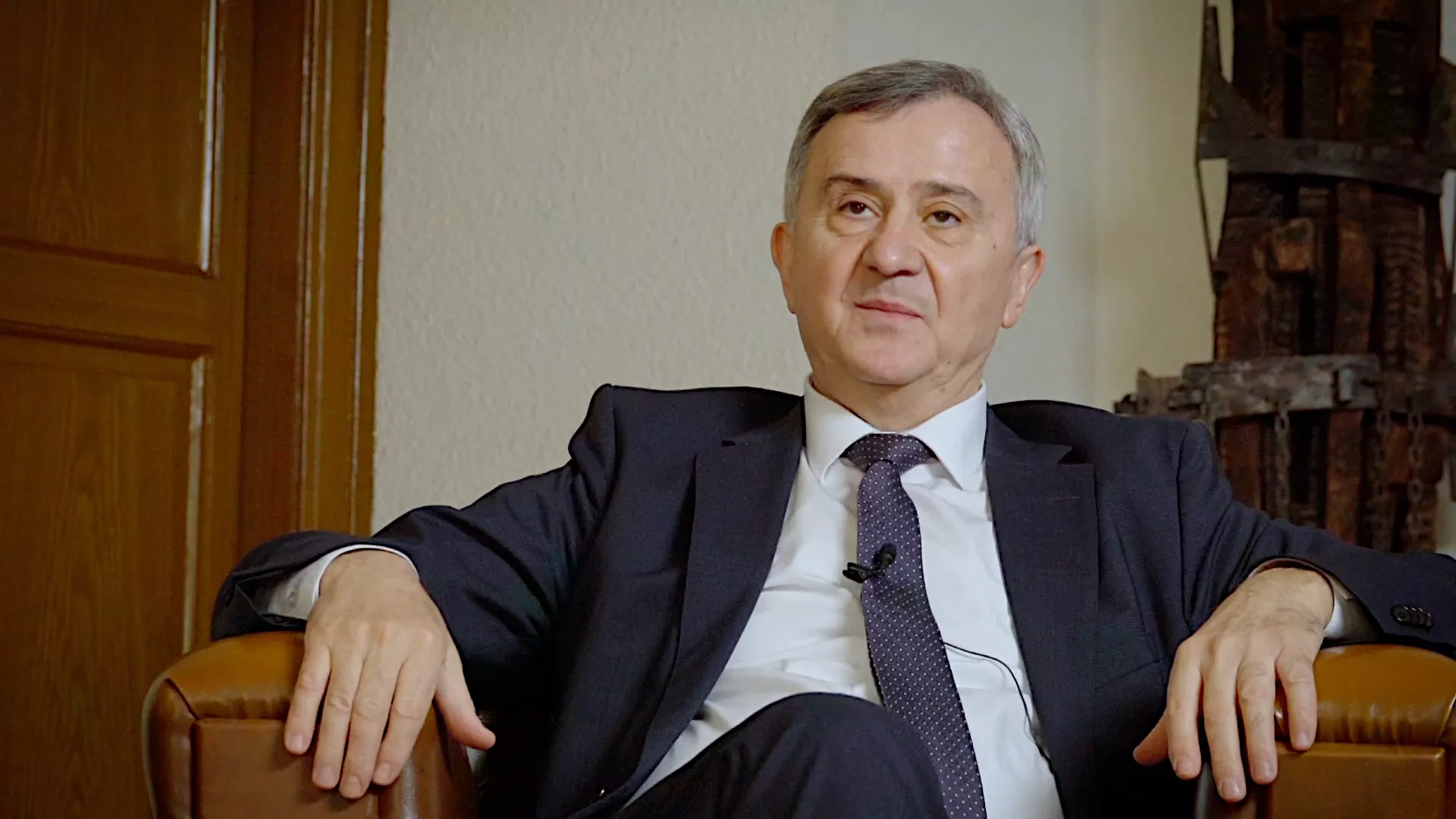 Како мисли Академија: Рат и мир, Миодраг Чолић