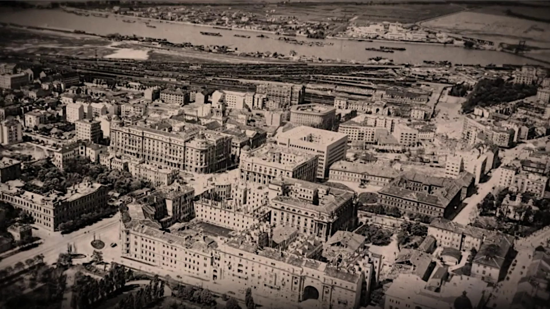 Живот у окупираном Београду: Пад Београда, 1. епизода