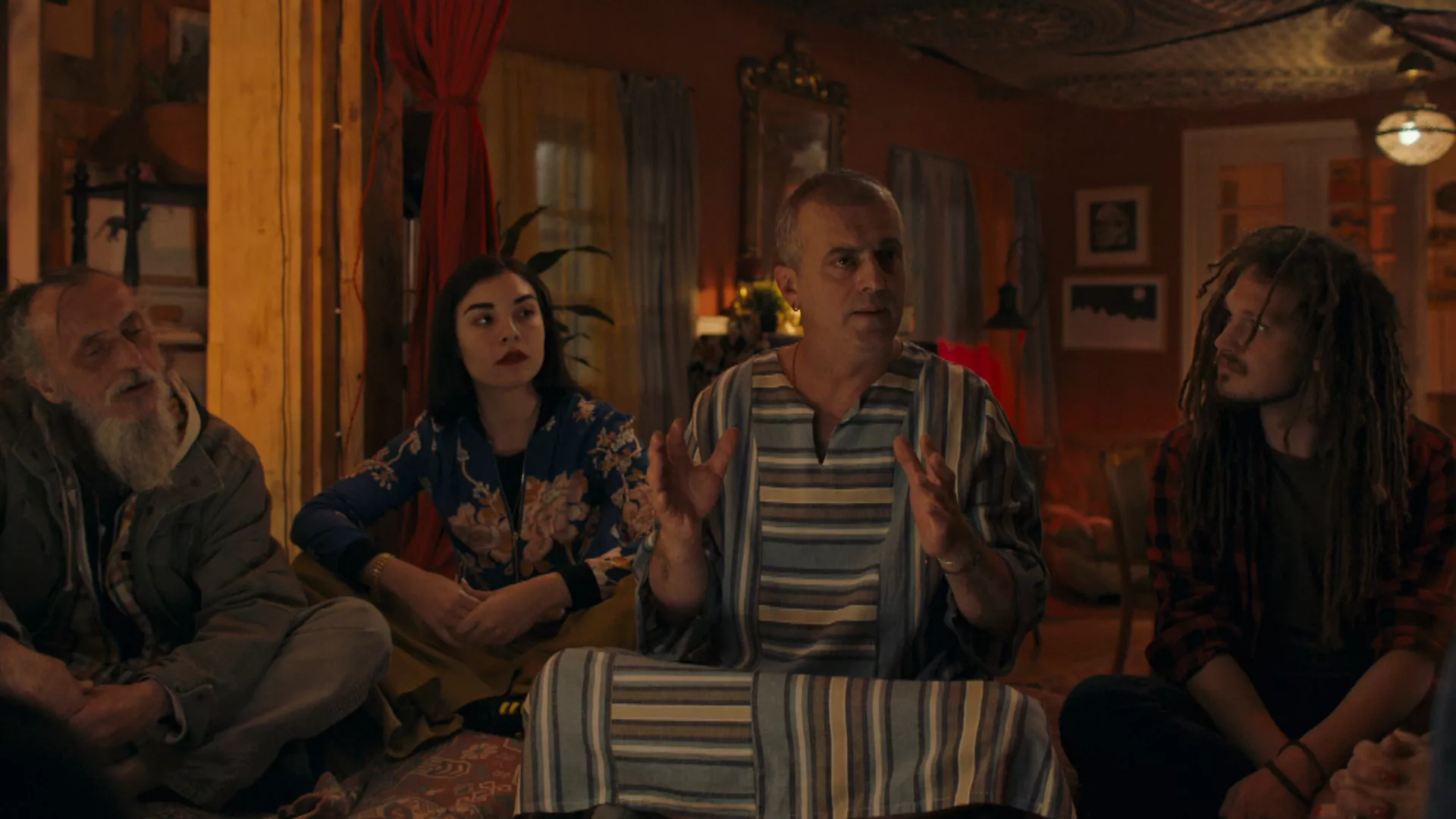 У клинчу (2022) (10. епизода)