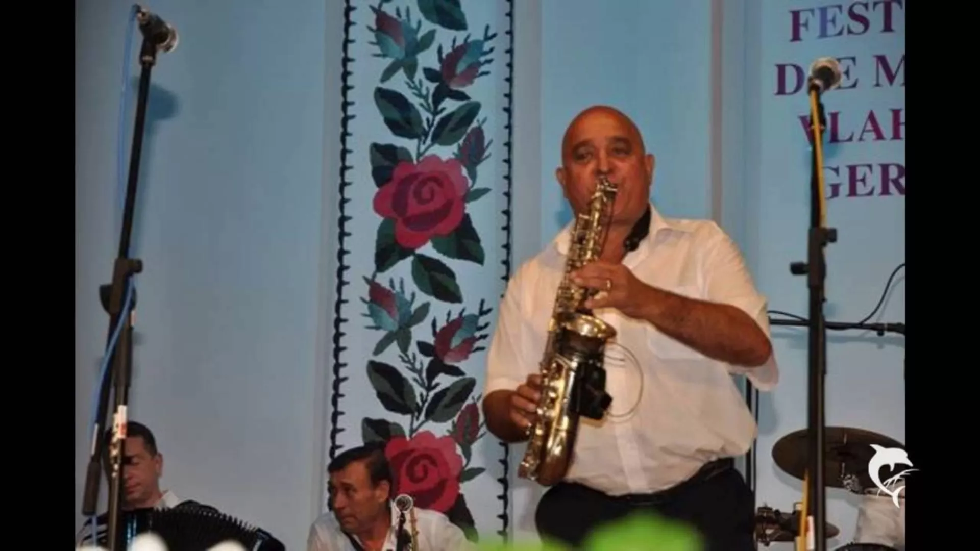 Од злата јабука – Жива - мађионичар на саксофону