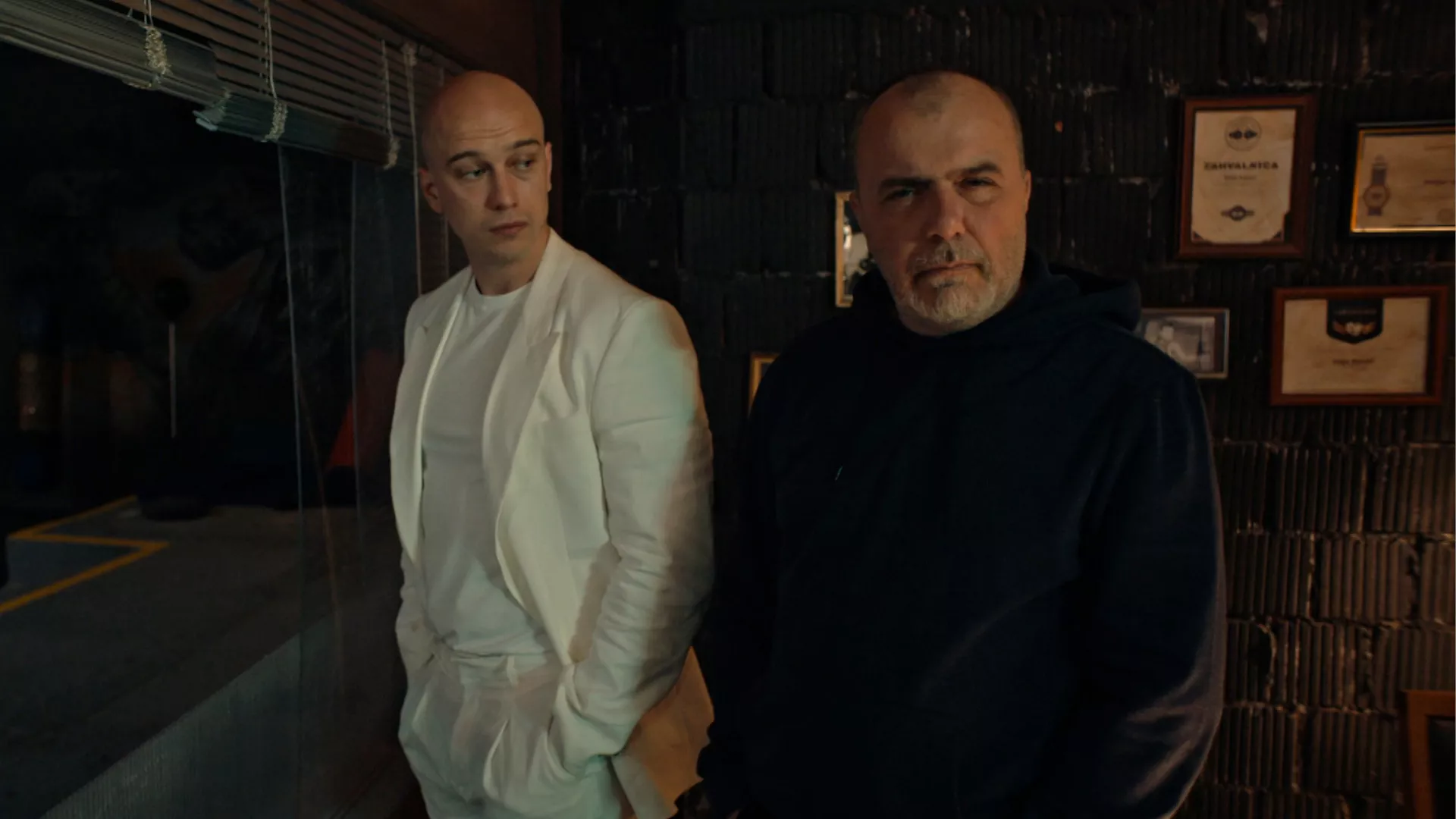 У клинчу (2022) (21. епизода)