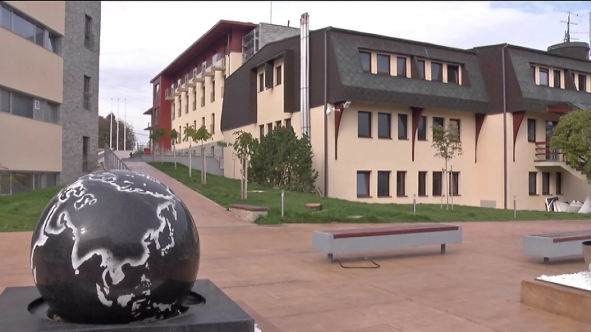 Дигиталне иконе – 35 година Петницe...