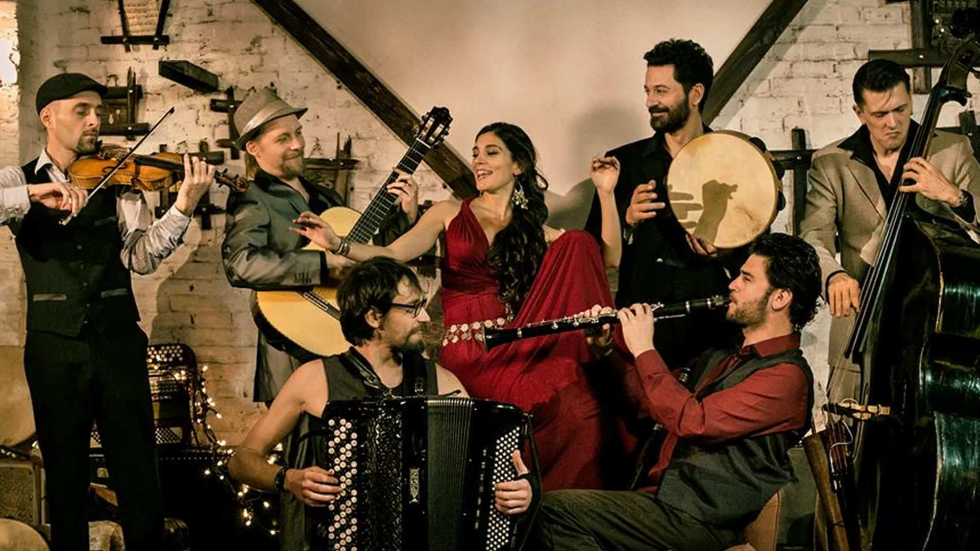 Од злата јабука - Barcelona Gipsy Balkan Orchestra
