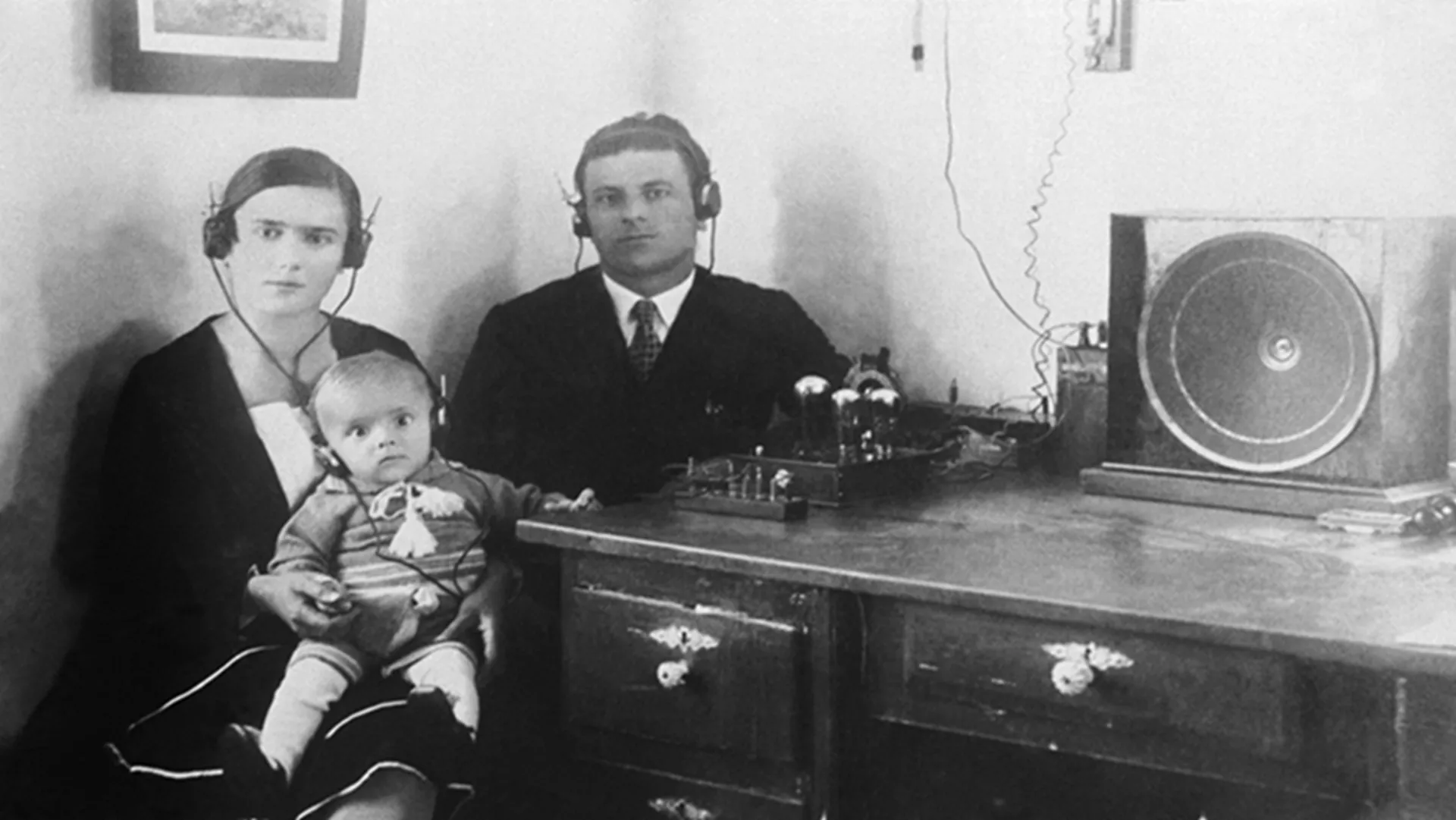 Николета Дојчиновић: Звук и сећања ‒ бисери, вештице и друге приче