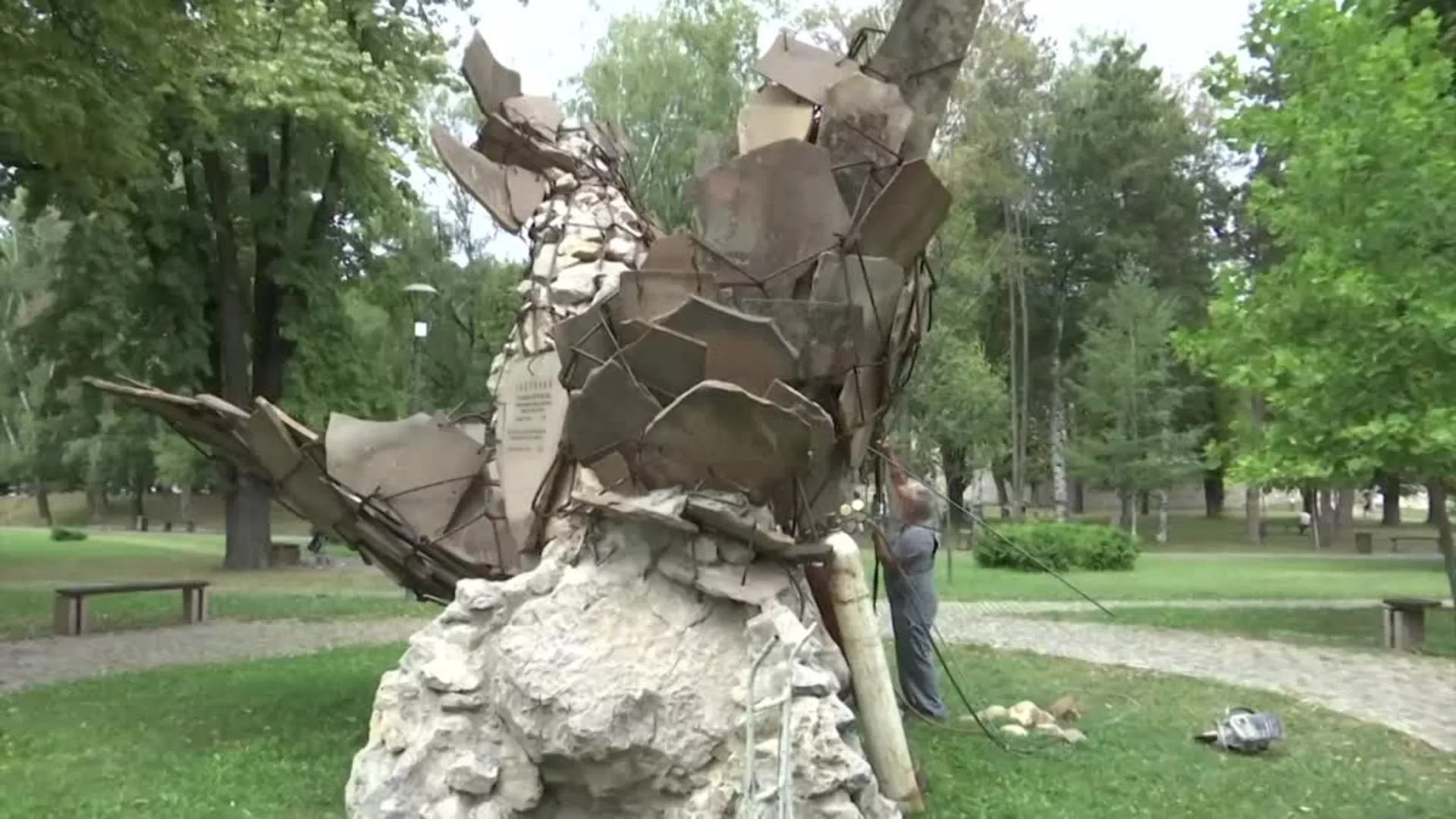Човек који буди камен