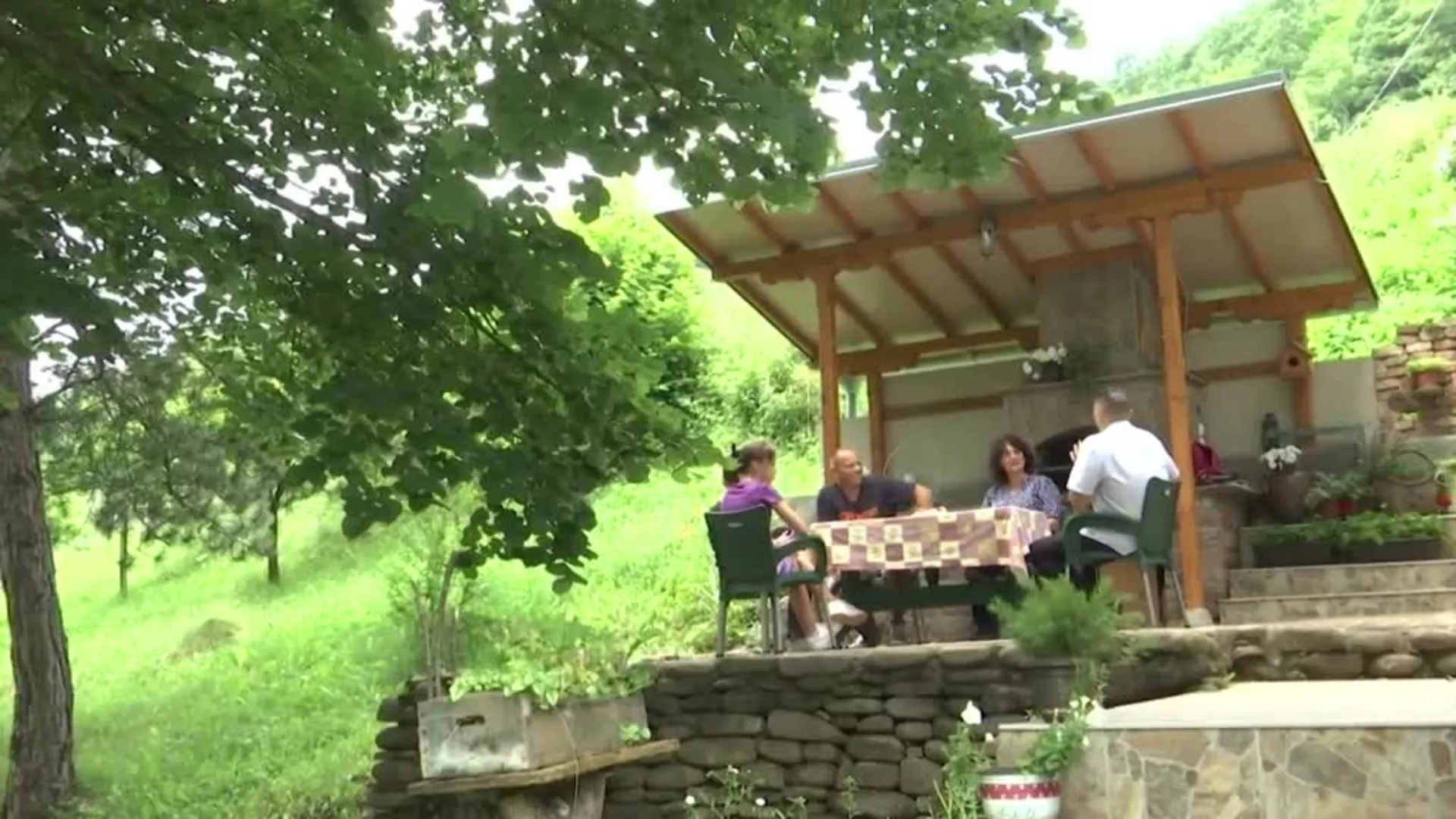 За кревет више