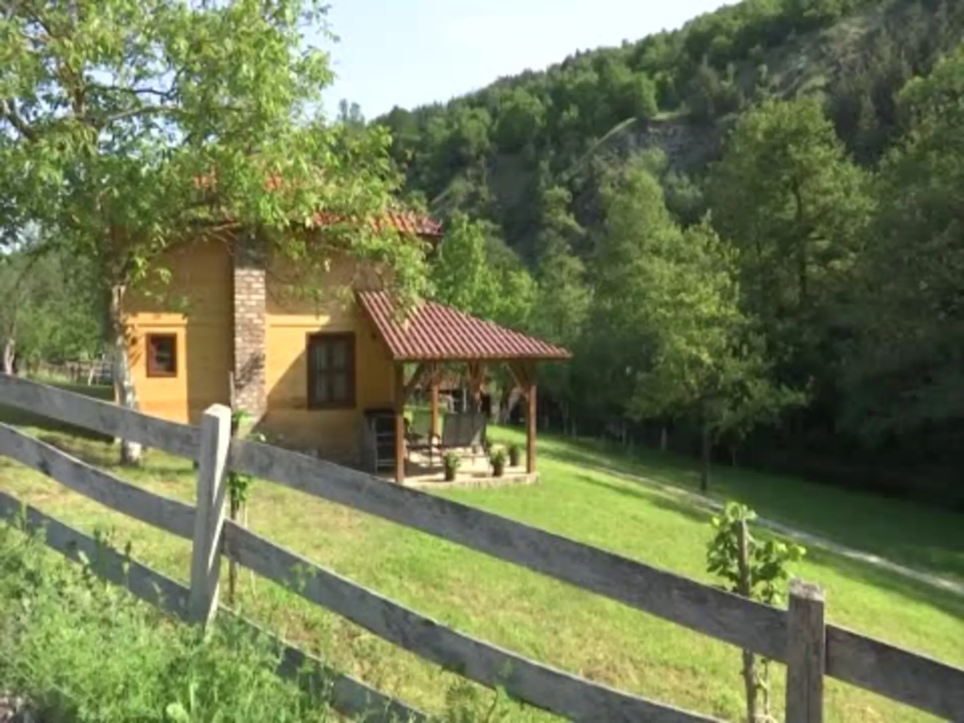 Домаћинство Живановића, место за предах на Гочу