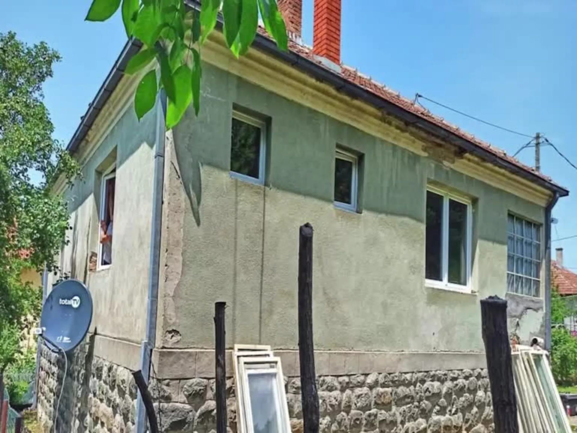 Од реновирања кућа до допремања коза – хуманитарци из Краљева "од срца" помажу угроженим породицама