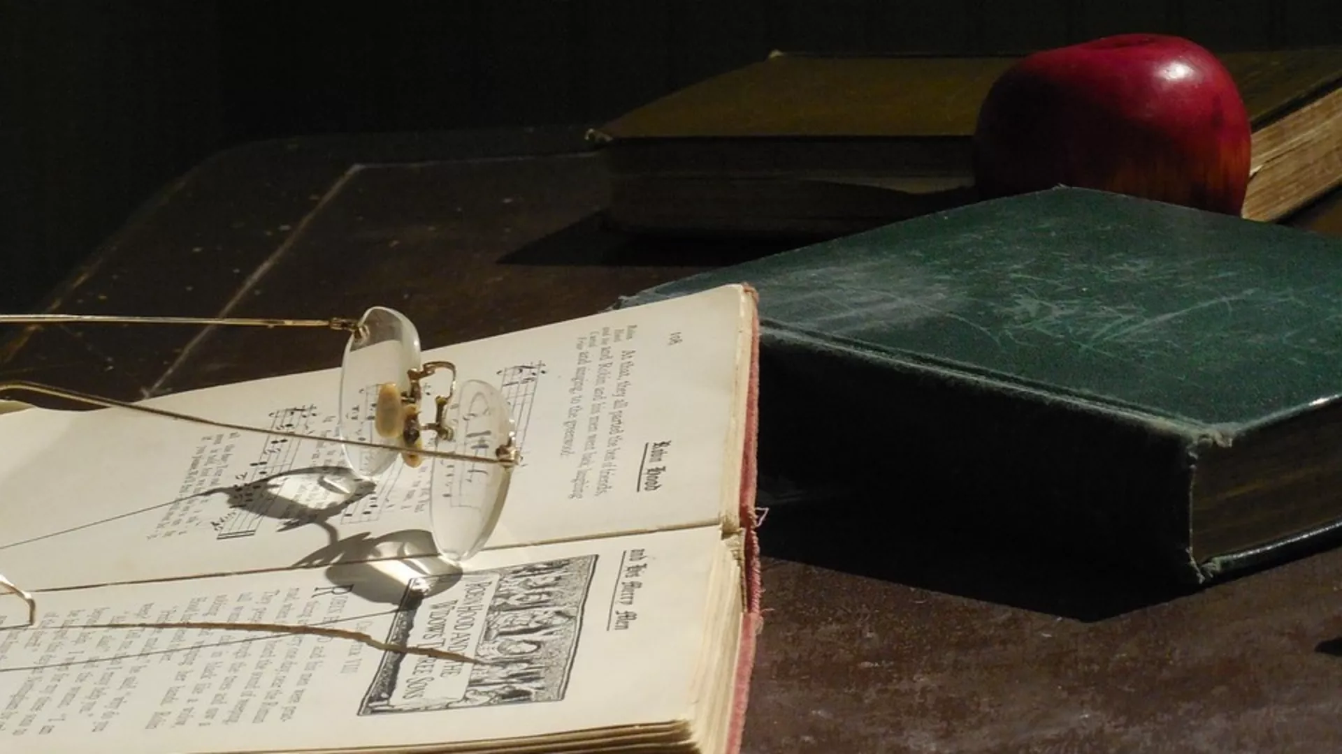 Од злата јабука – Тихомир Ђорђевић