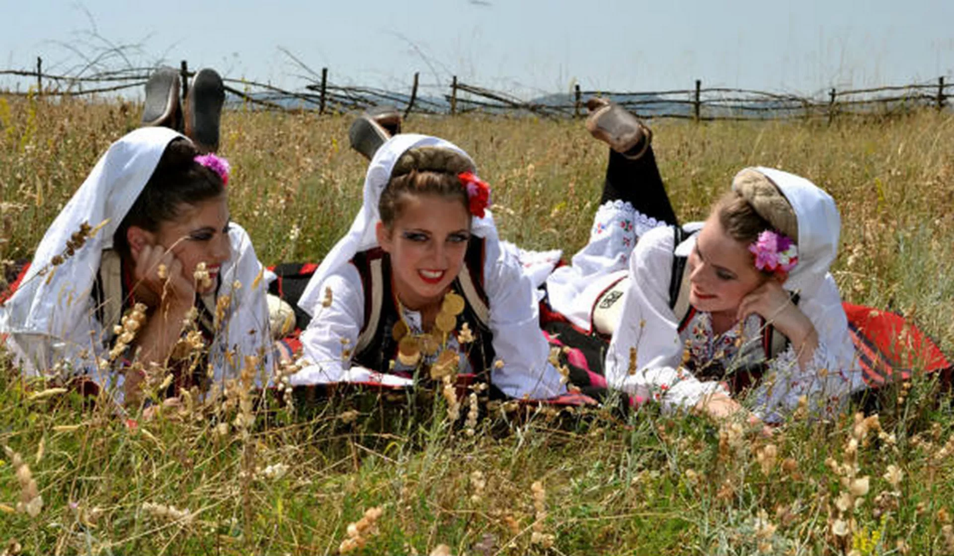 Од злата јабука – Лирске песме Косова и Метохије