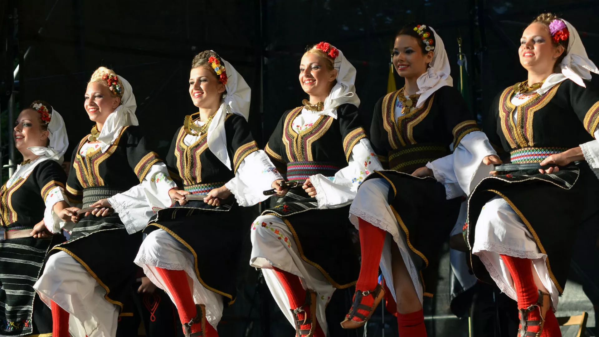 Од злата јабука – Народна игра - из једног посебног угла