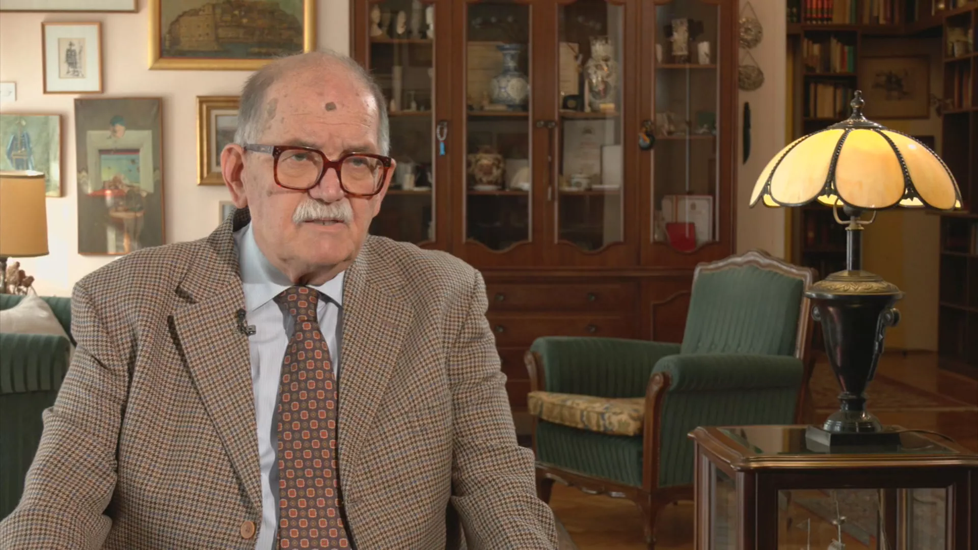 Језик и идентитет: Порекло