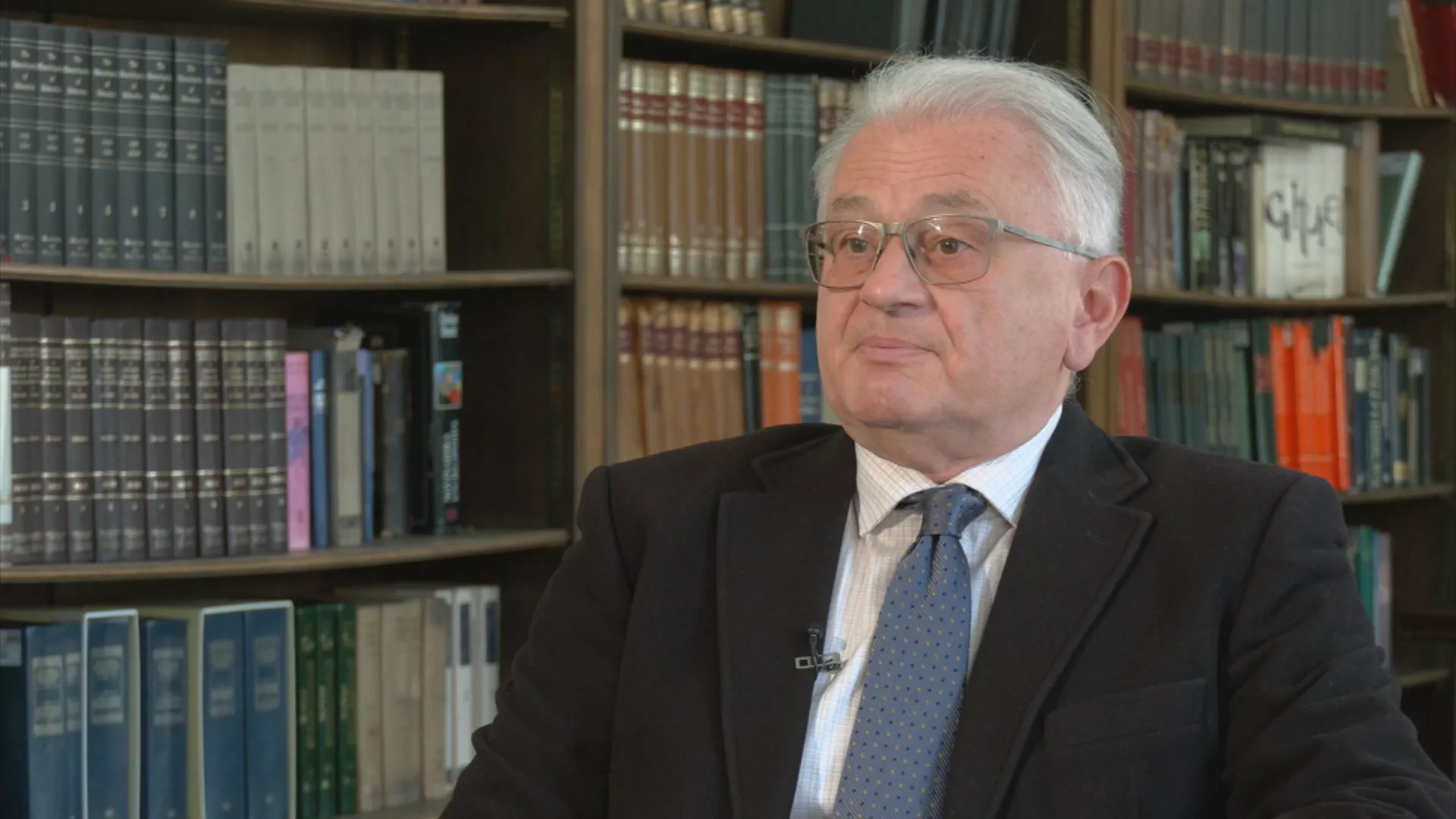 Језик и идентитет: Певање, приповедање