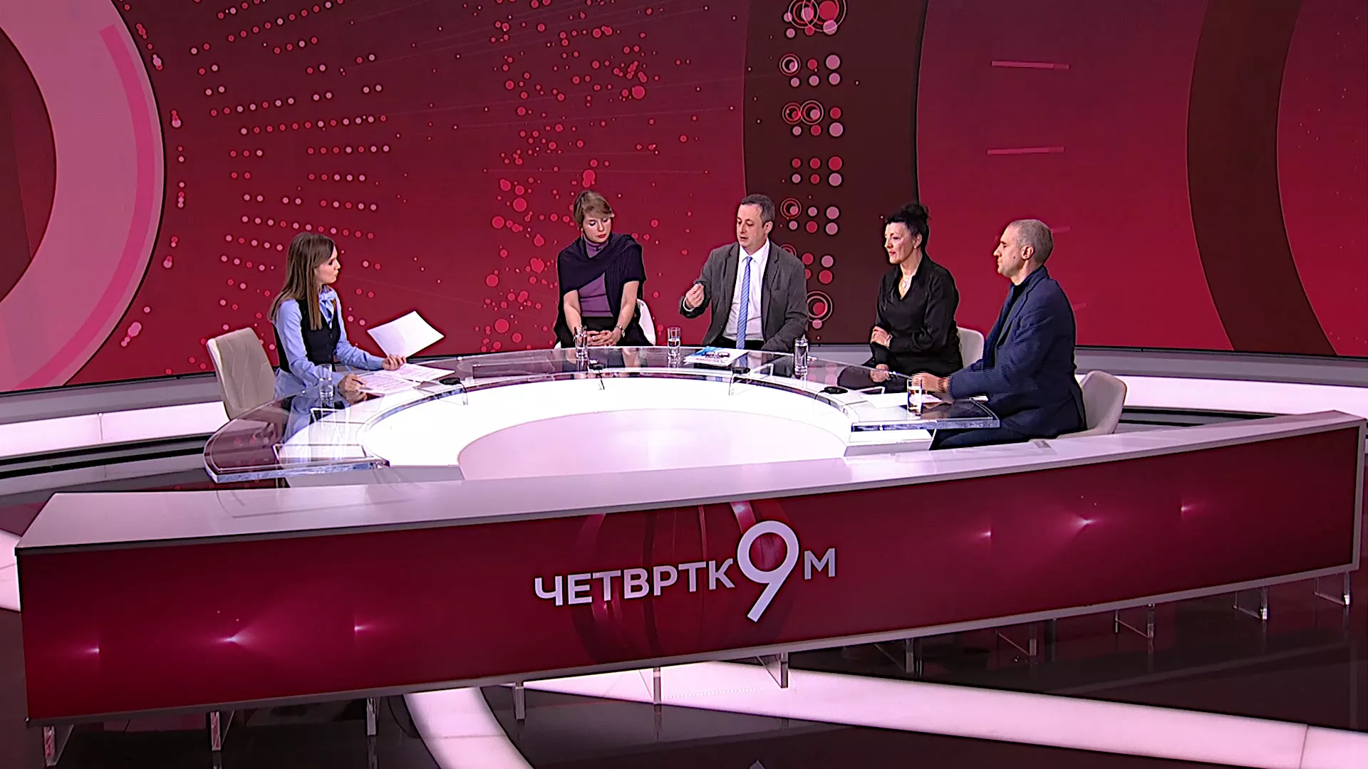 Четвртком у 9: Забрана телефона у школама - звоно за спас?