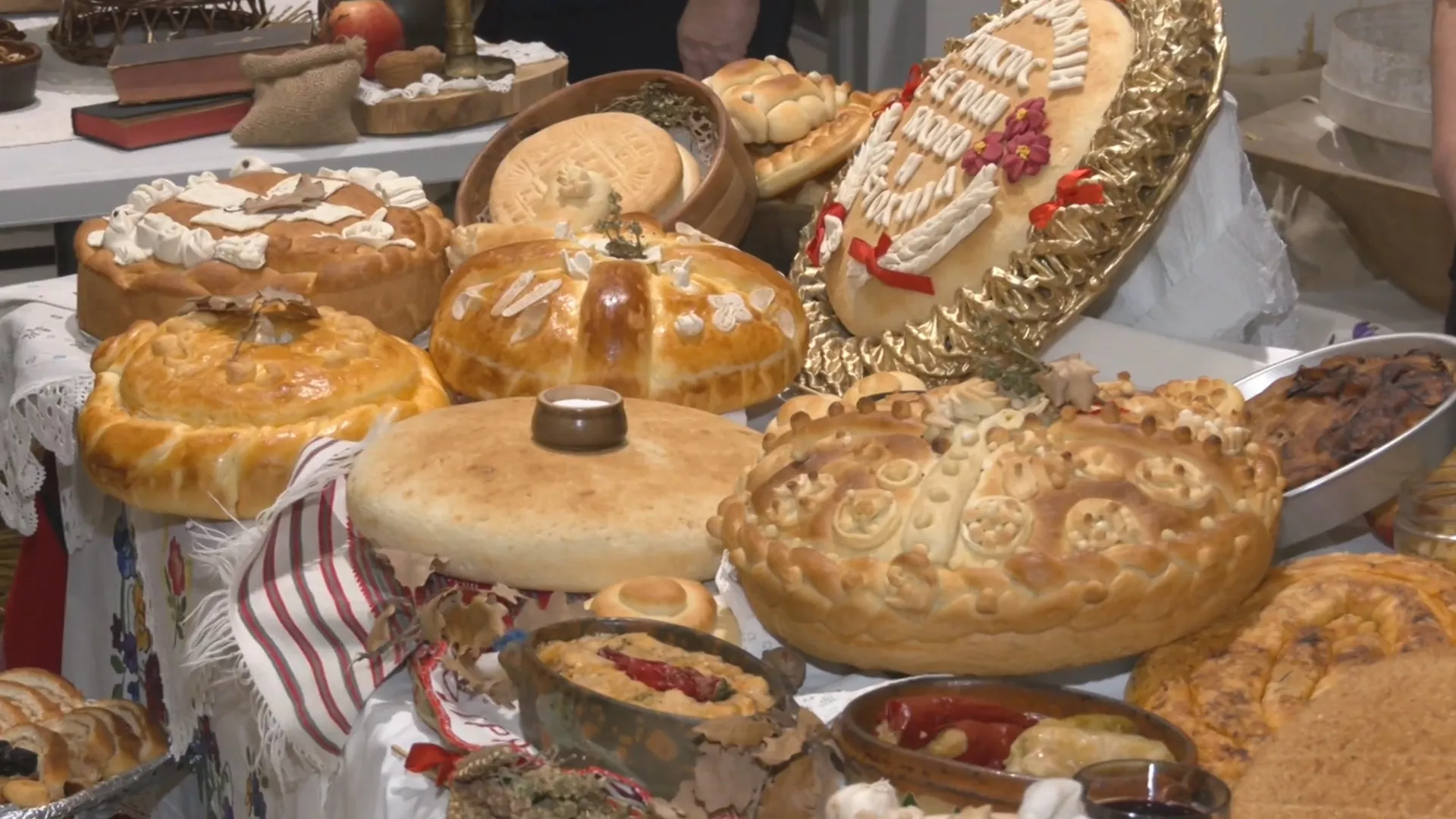 Шареница: Боја страха у књизи, дух народа у хлебу