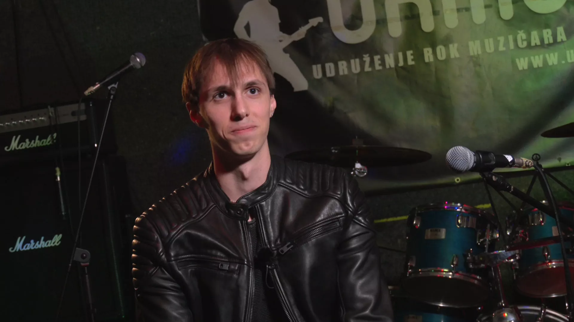 Бунт: Полски, преслушавање албума "Емоције"