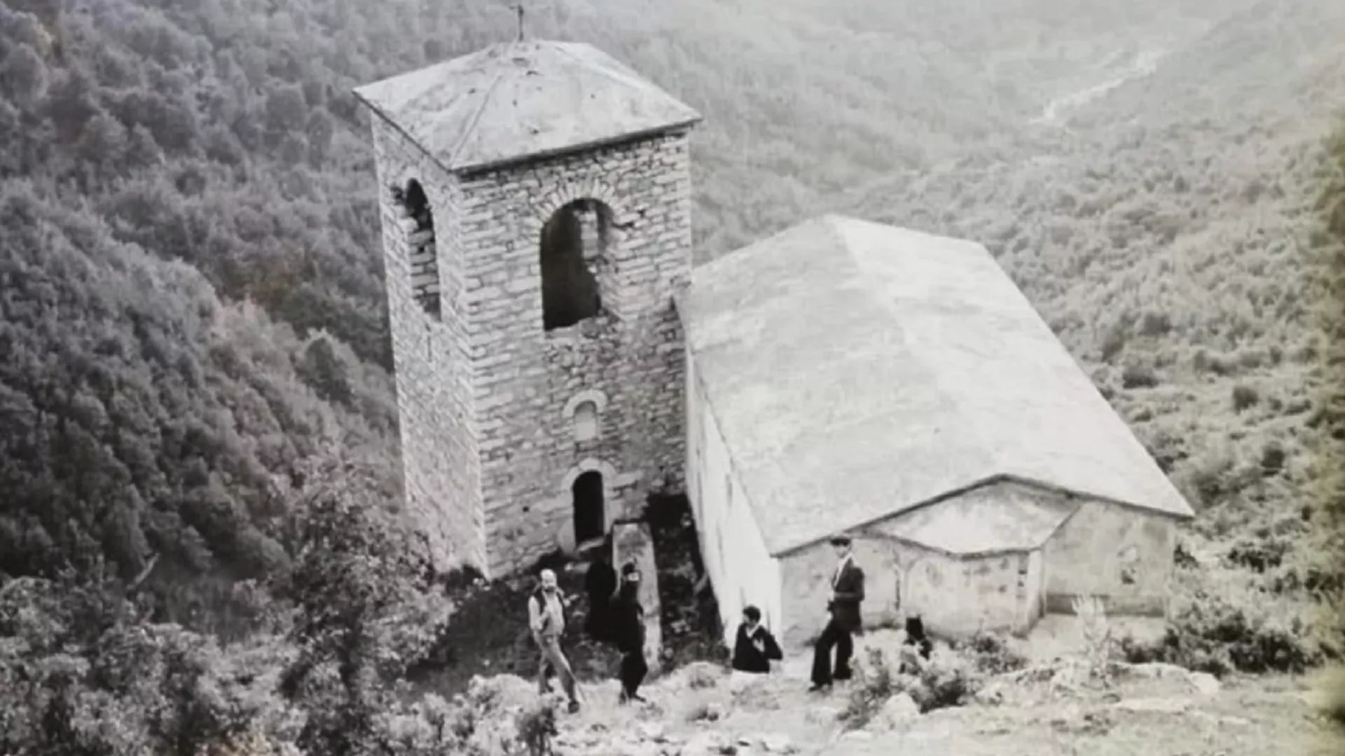 „Сатирање светиња“