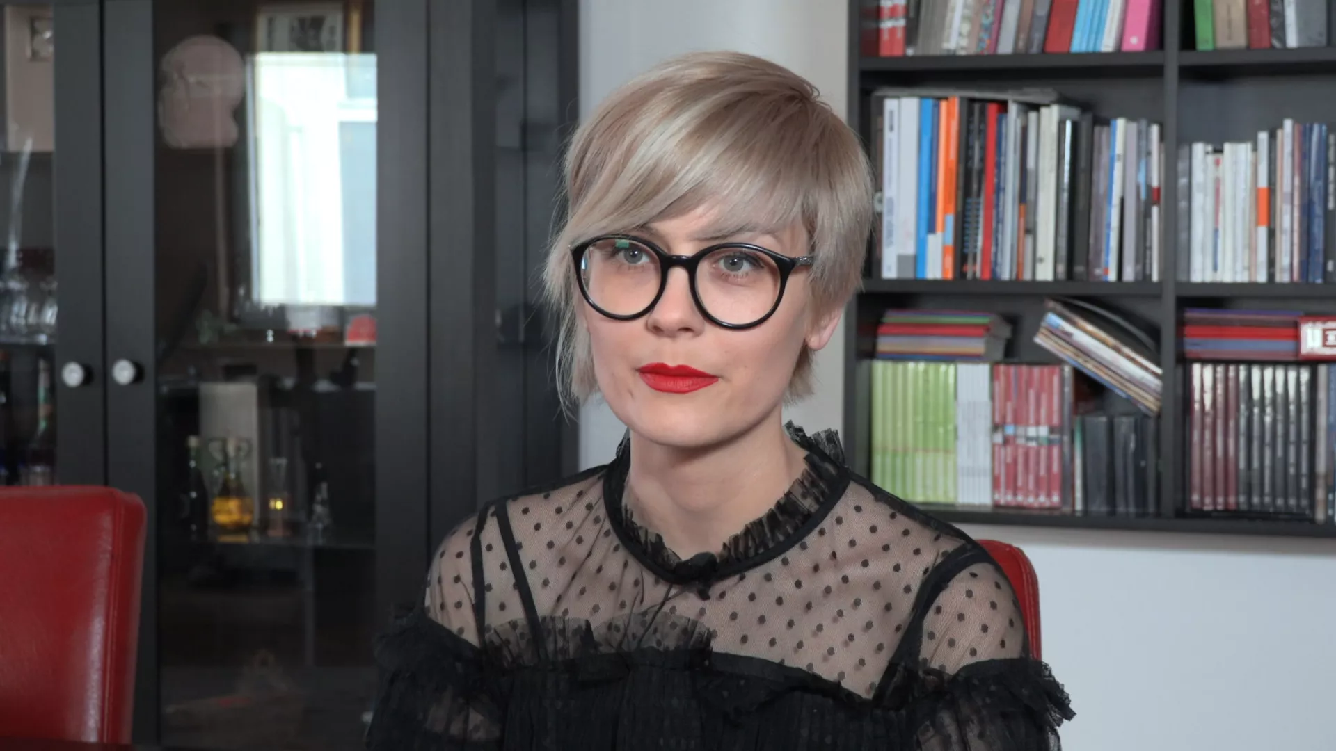 Невербална комуникација: Игра завођења- жене