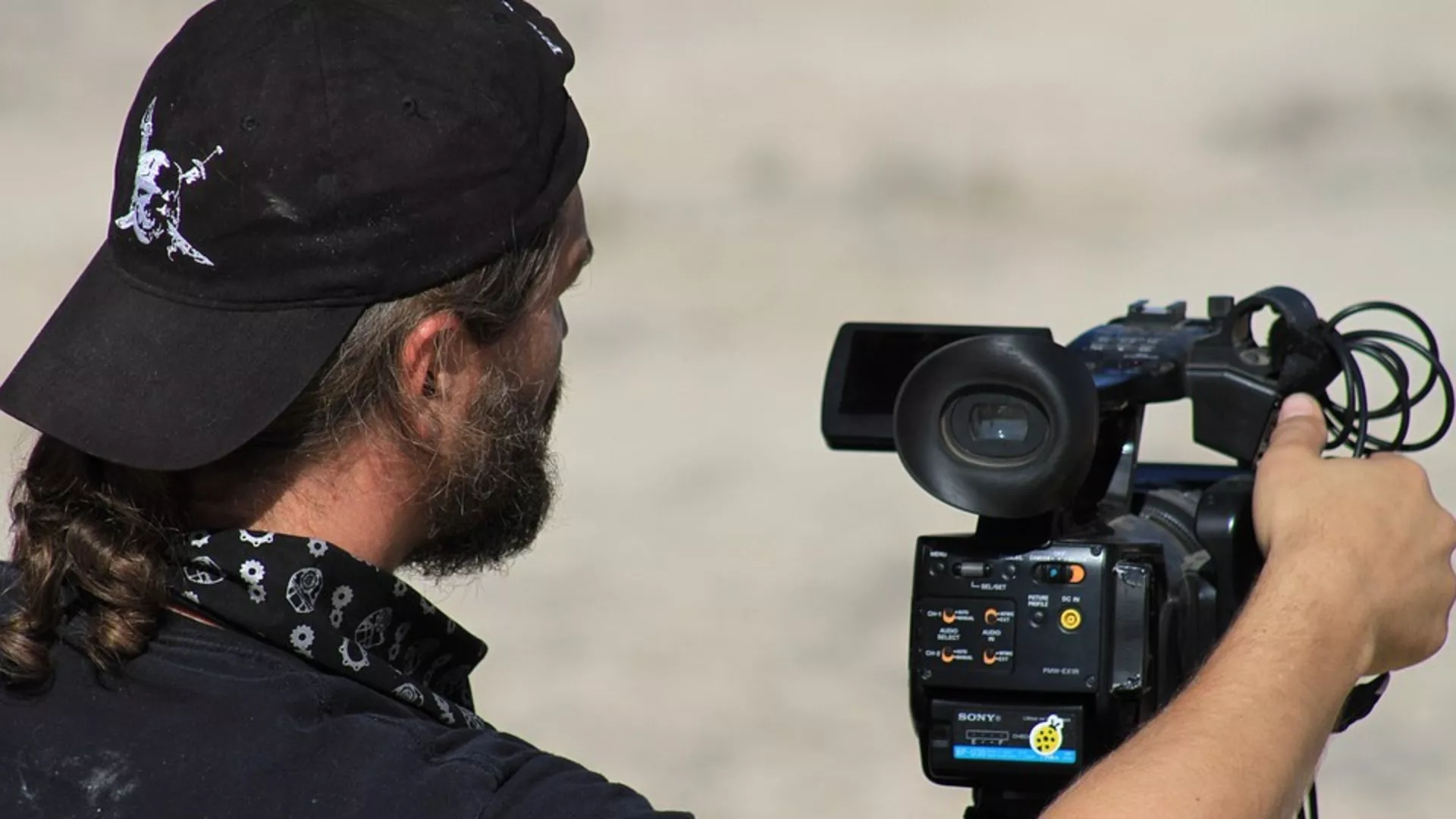 Клуб 2 – Милан Караџић