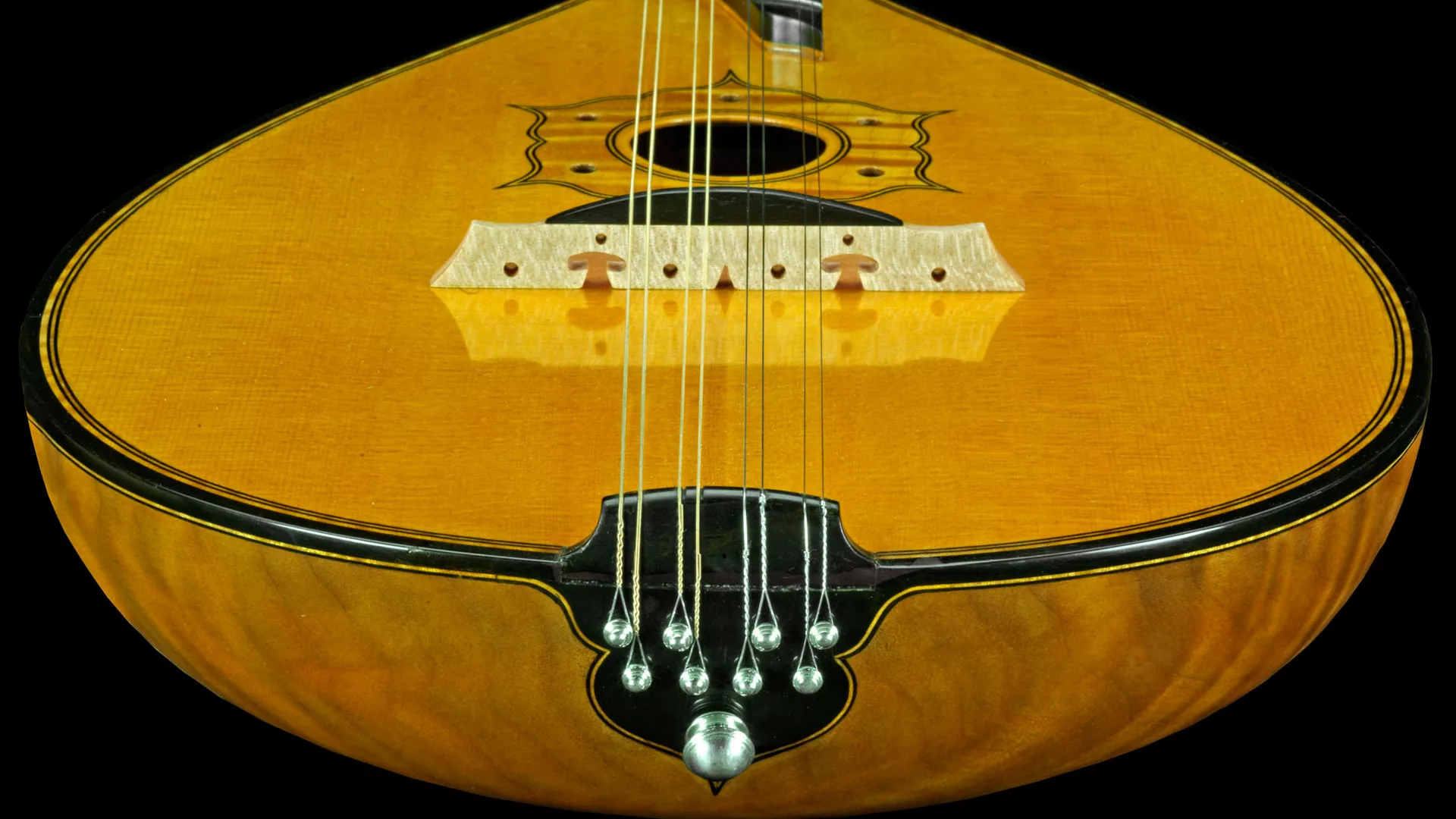 Од злата јабука –  тамбура