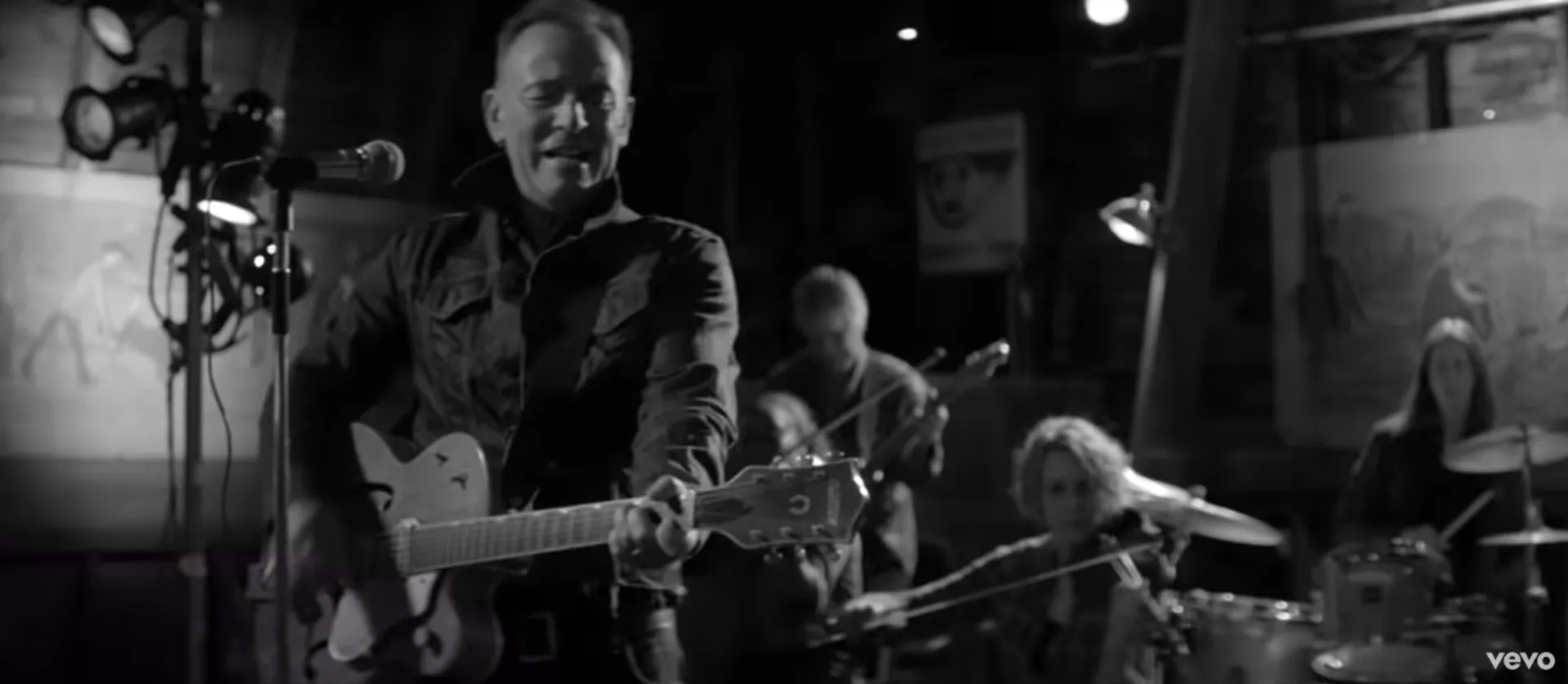 01. BRUCE SPRINGSTEEN - Tucson Train
